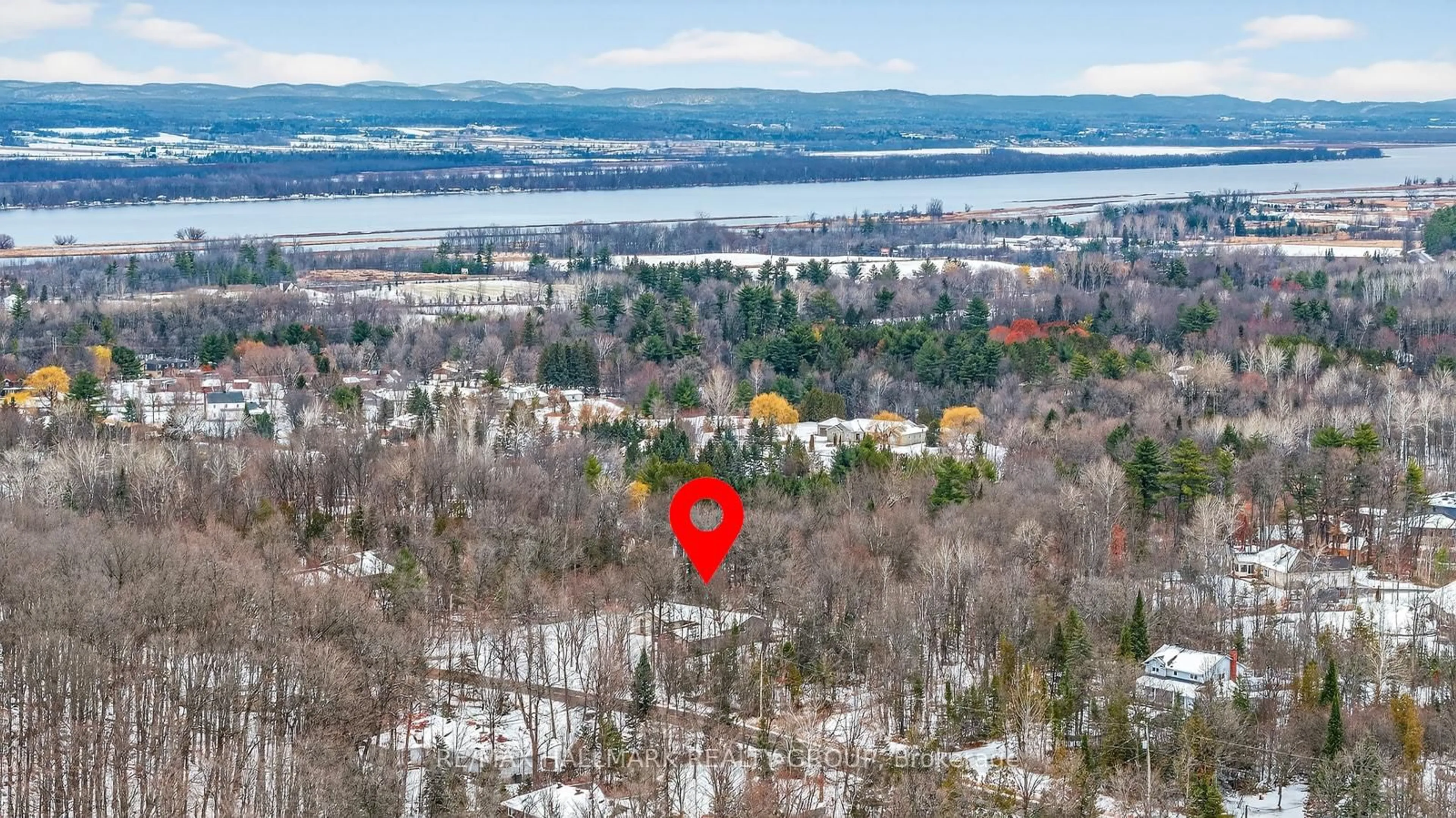 A pic from outside/outdoor area/front of a property/back of a property/a pic from drone, unknown for 1625 Royal Orchard Dr, Ottawa Ontario K4C 1A9