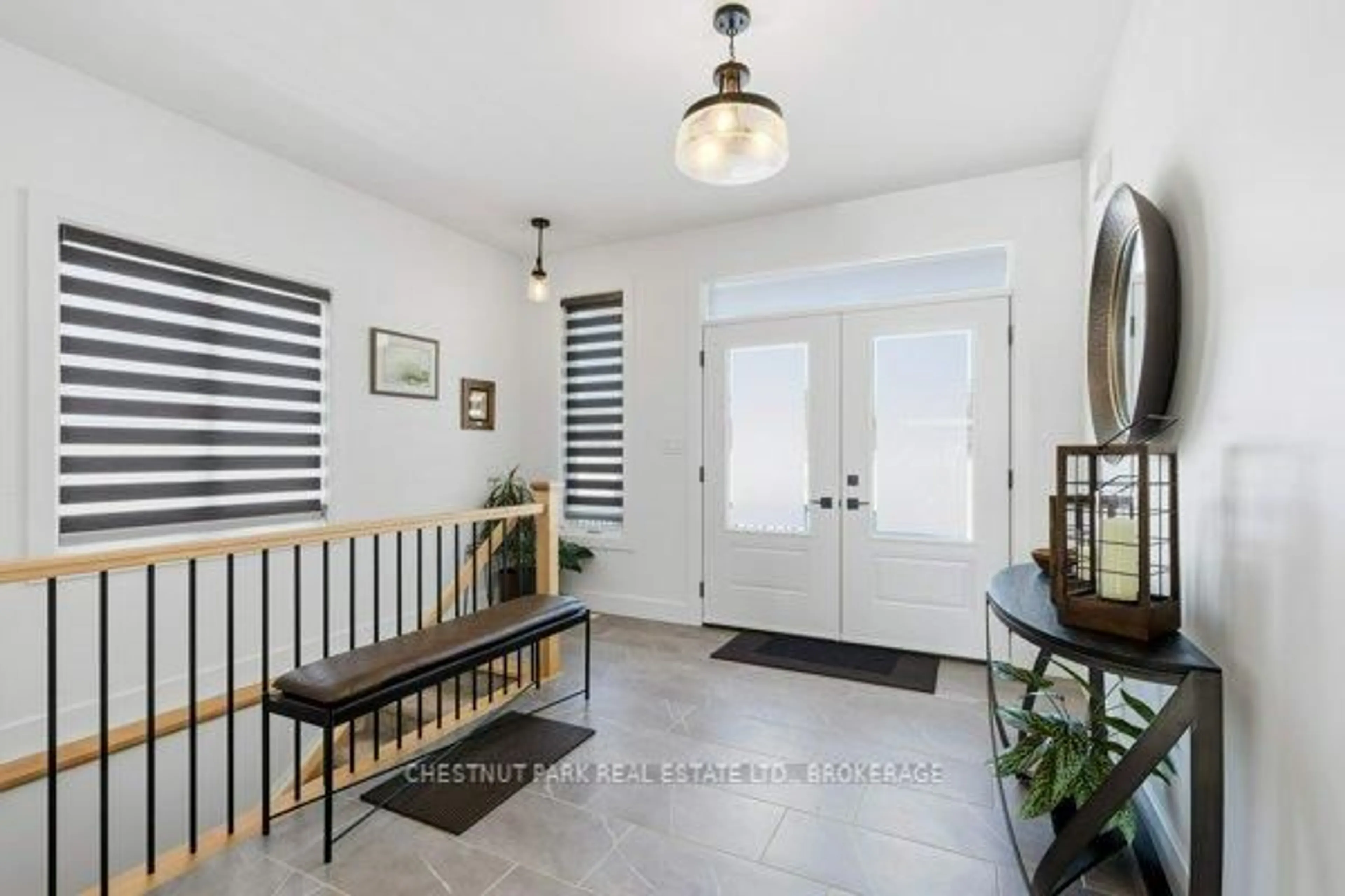 Indoor entryway for 2748 Delmar St, Kingston Ontario K7P 0V2