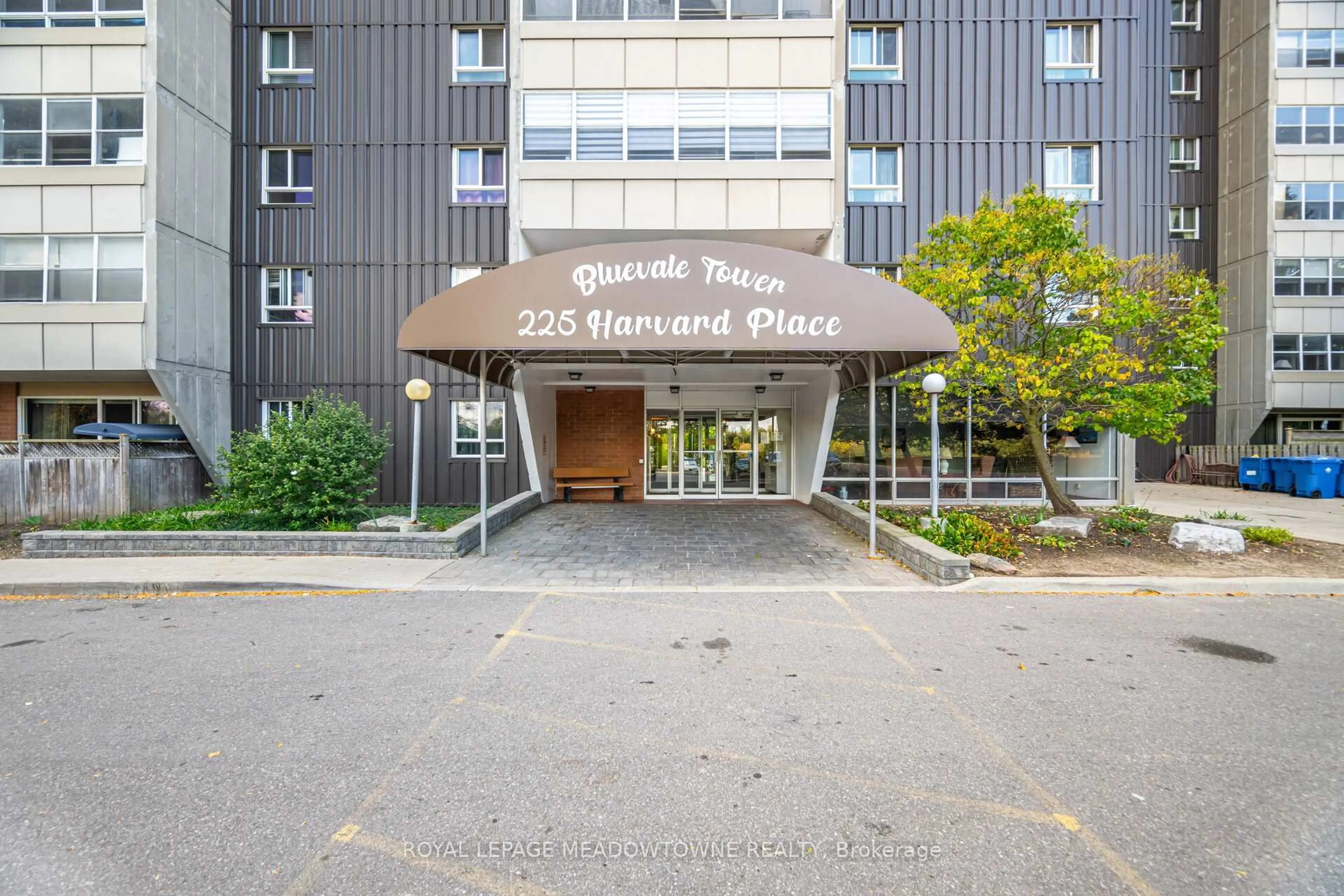 Indoor foyer for 225 Harvard Pl #804, Waterloo Ontario N2J 4H4