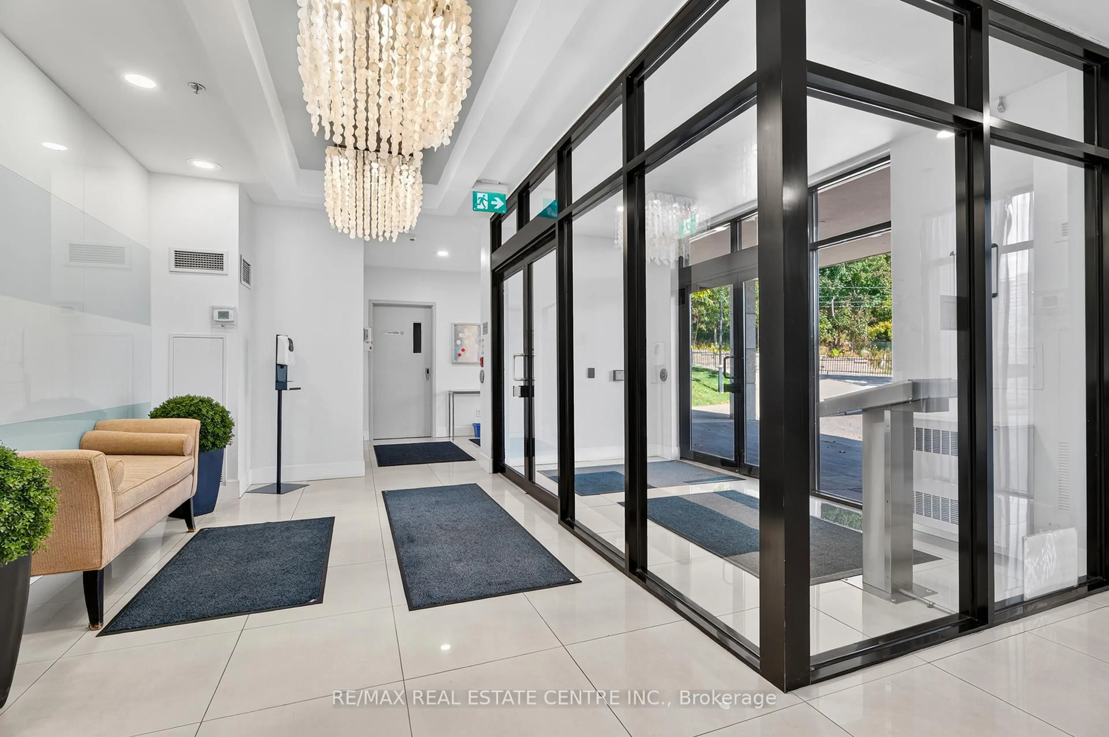 Indoor foyer for 170 Water St #601, Cambridge Ontario N1R 3B6