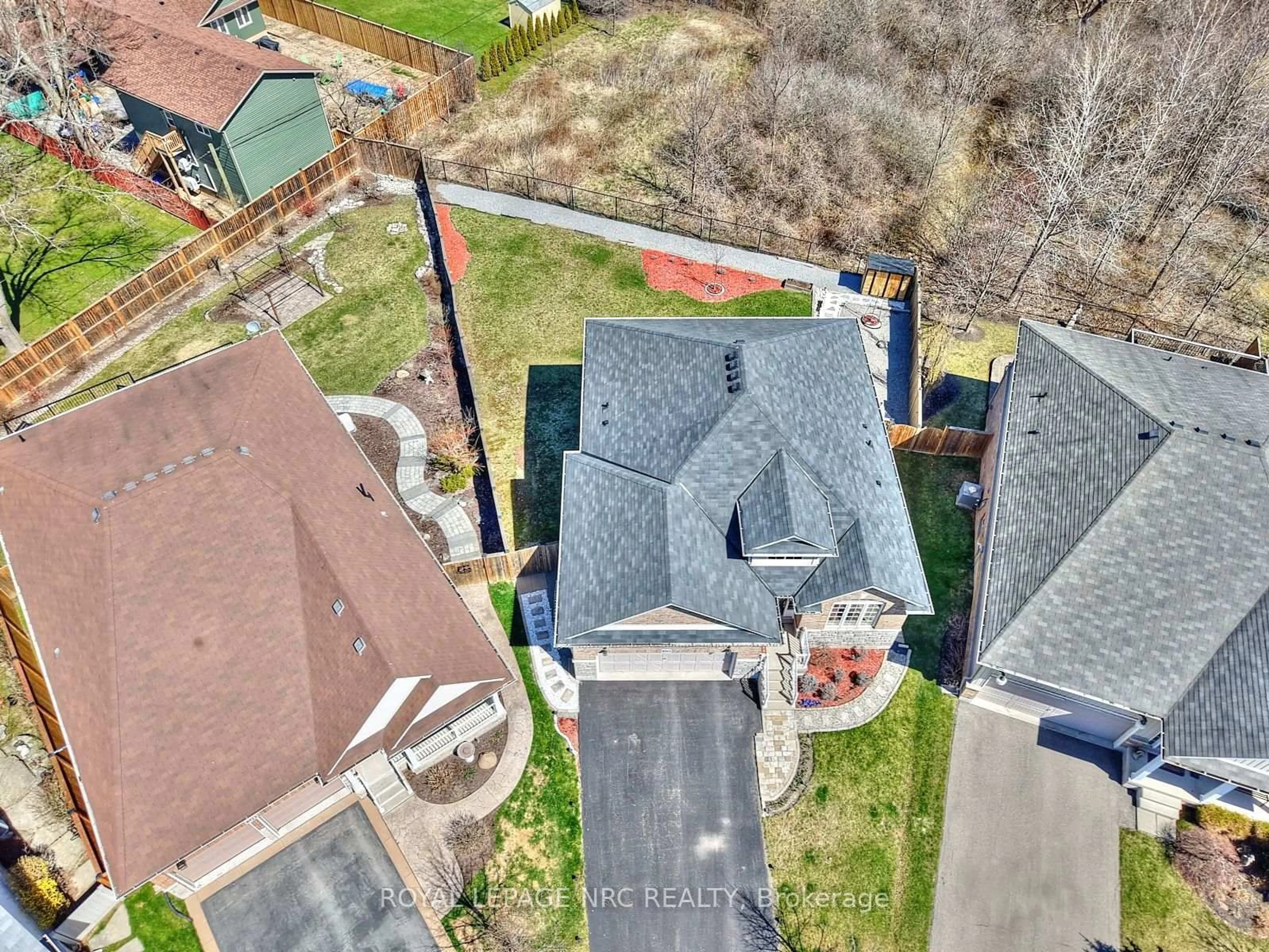 A pic from outside/outdoor area/front of a property/back of a property/a pic from drone, city buildings view from balcony for 8913 Tallgrass Ave, Niagara Falls Ontario L2G 0E6