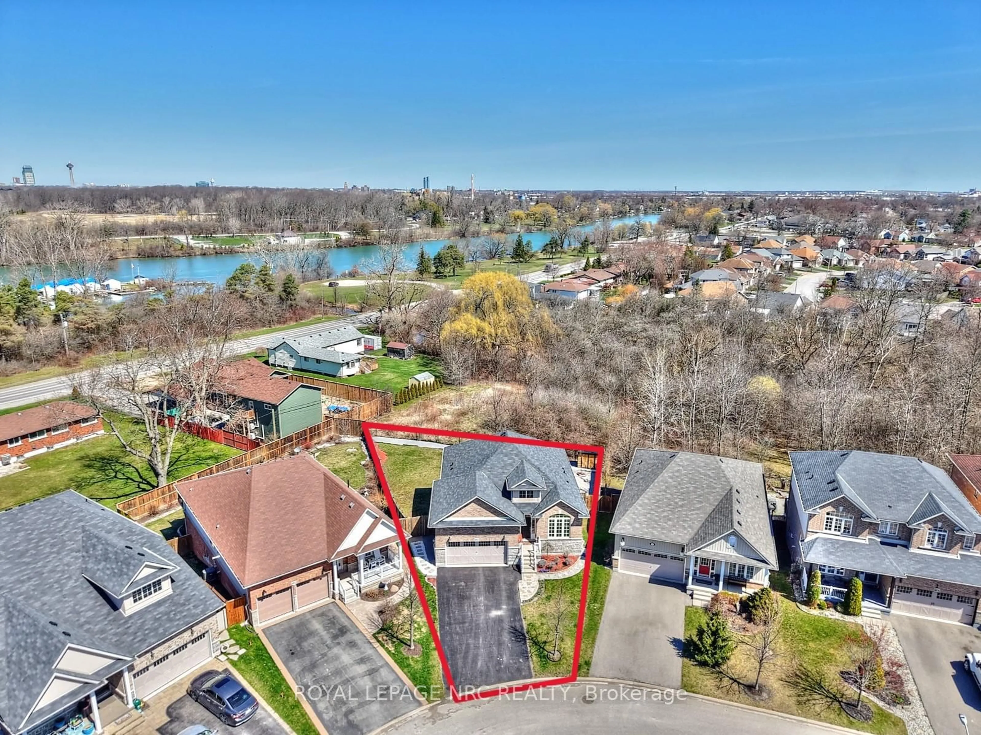 A pic from outside/outdoor area/front of a property/back of a property/a pic from drone, water/lake/river/ocean view for 8913 Tallgrass Ave, Niagara Falls Ontario L2G 0E6