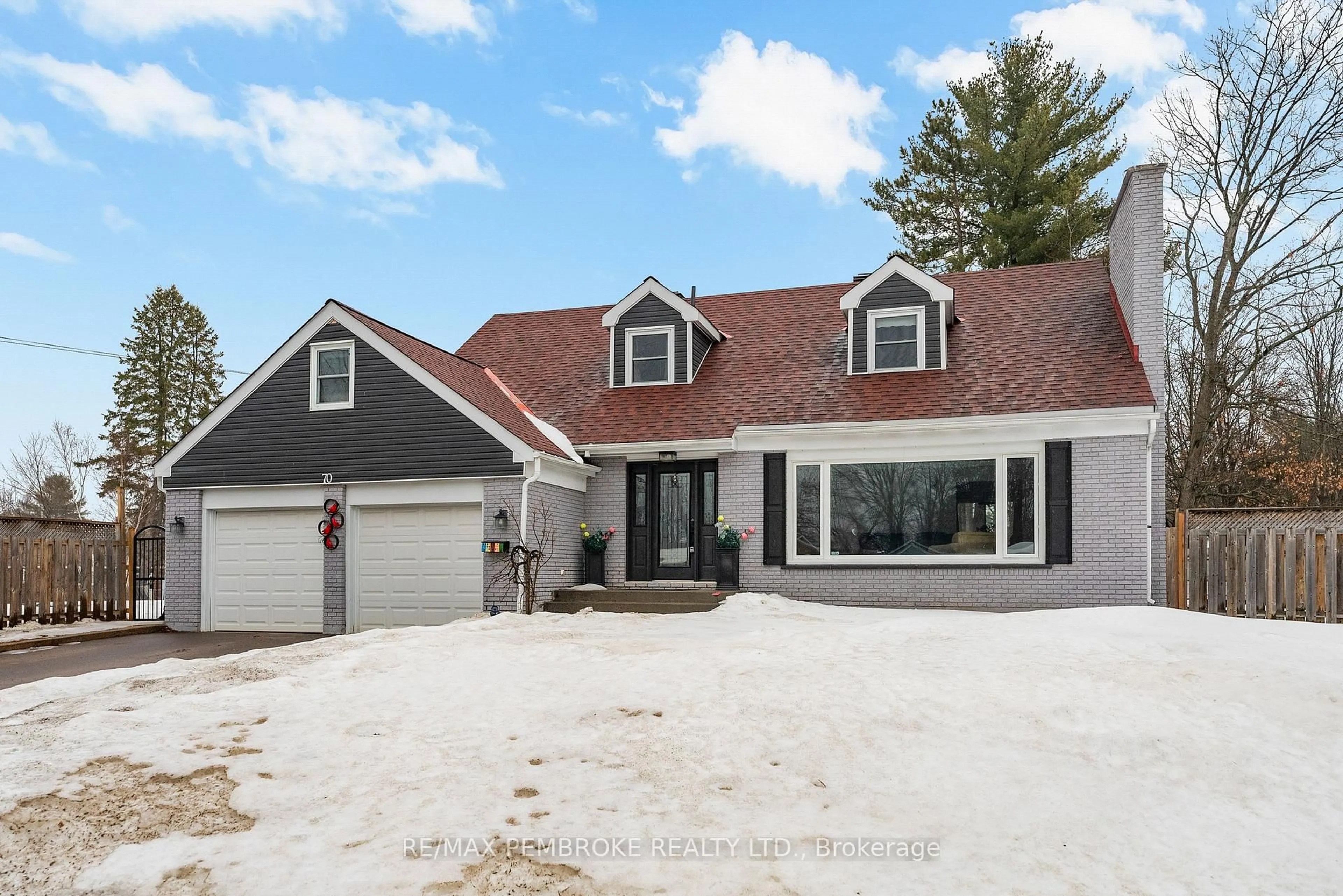 Home with vinyl exterior material, street for 70 Mary St, Petawawa Ontario K8H 1S3