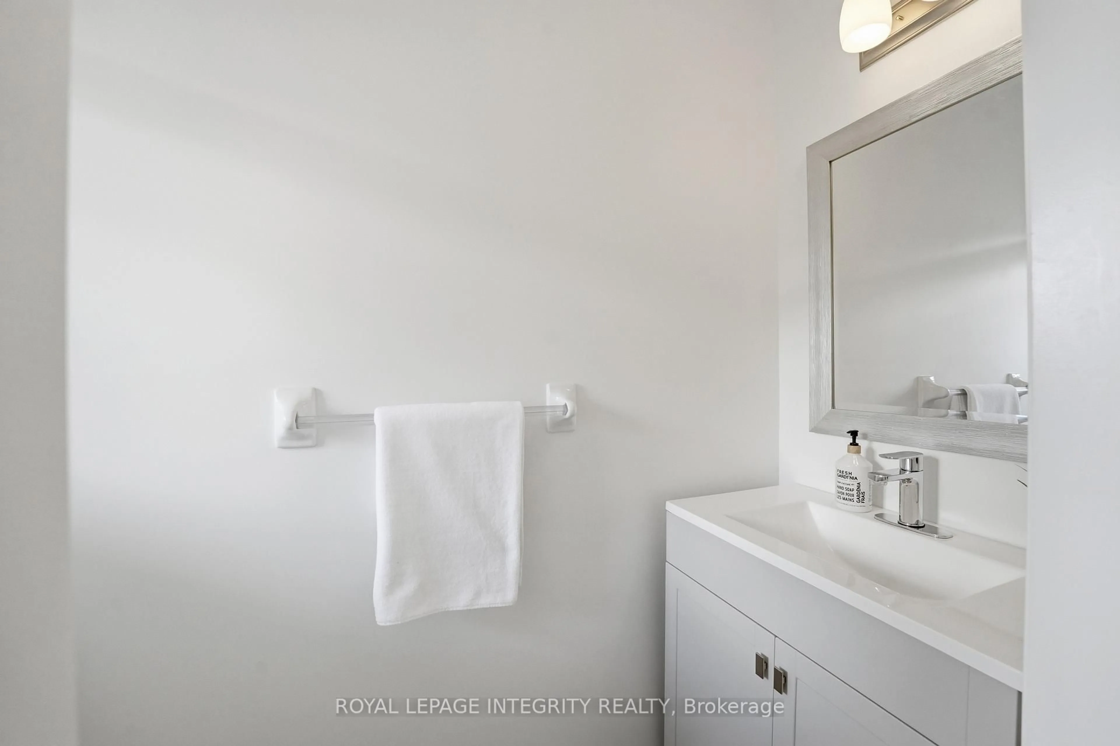 Standard bathroom, unknown for 260 Deerfox Dr, Ottawa Ontario K2J 4Z2
