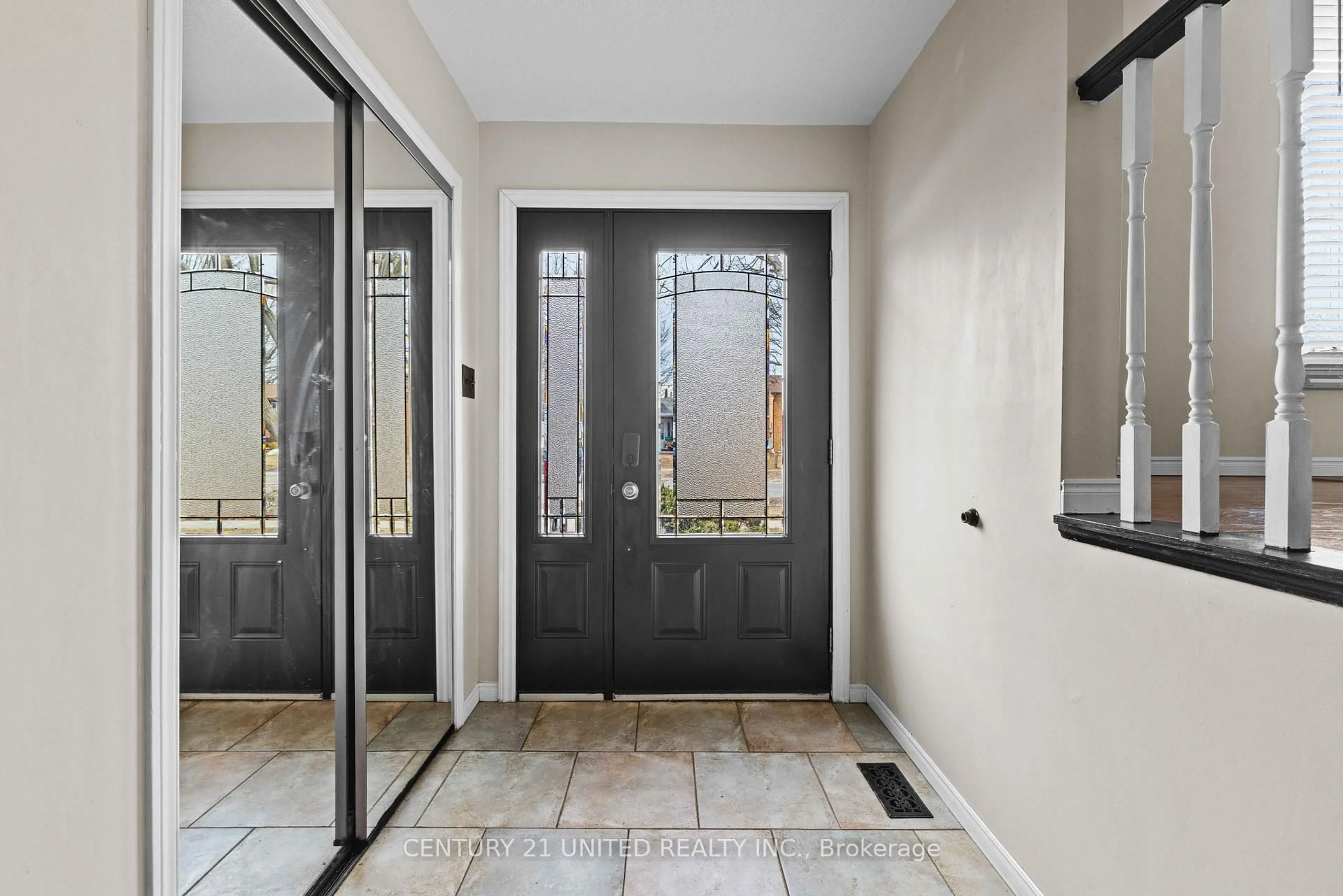 Indoor entryway for 2252 Denure Dr, Peterborough Ontario K9K 2G3