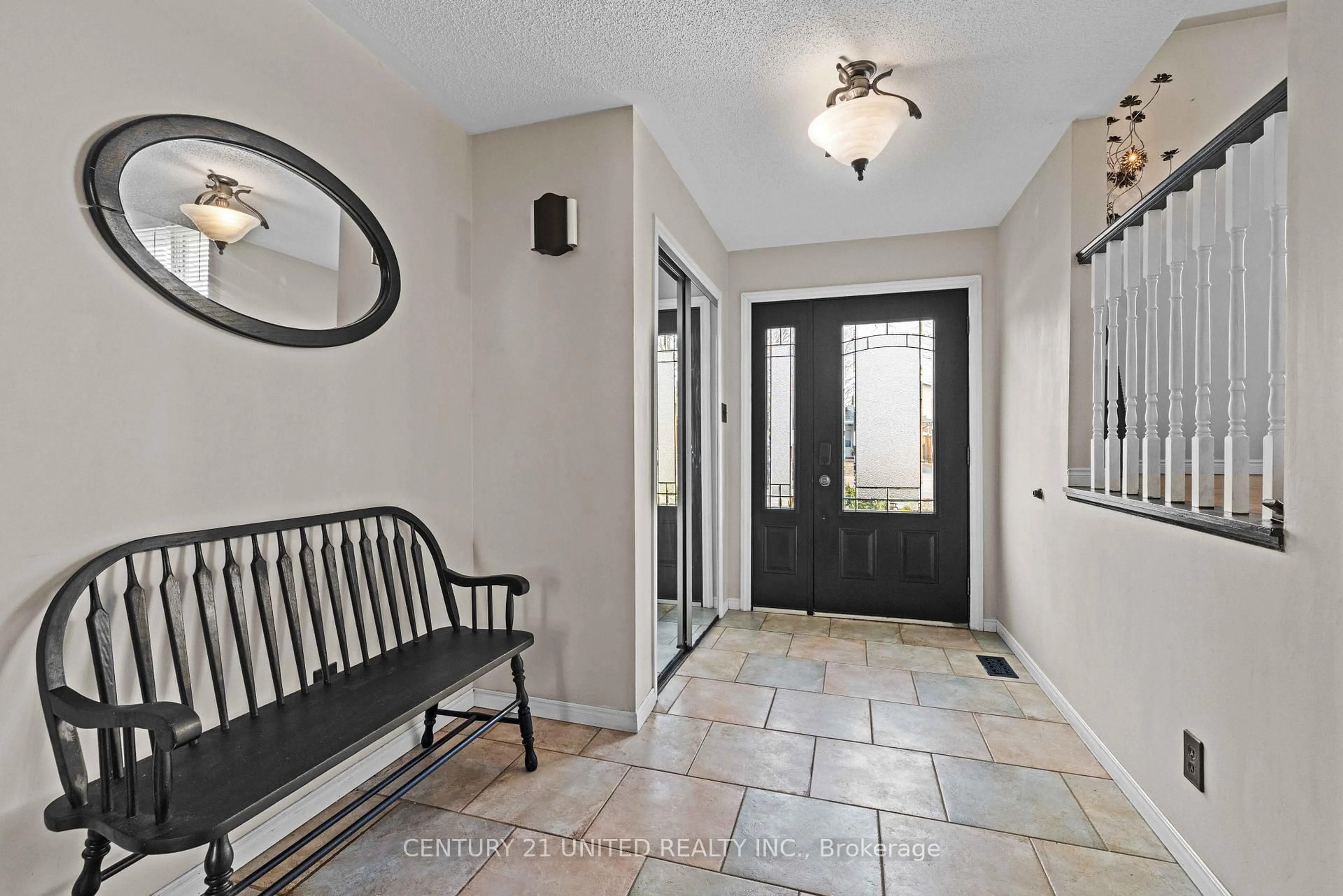Indoor entryway for 2252 Denure Dr, Peterborough Ontario K9K 2G3