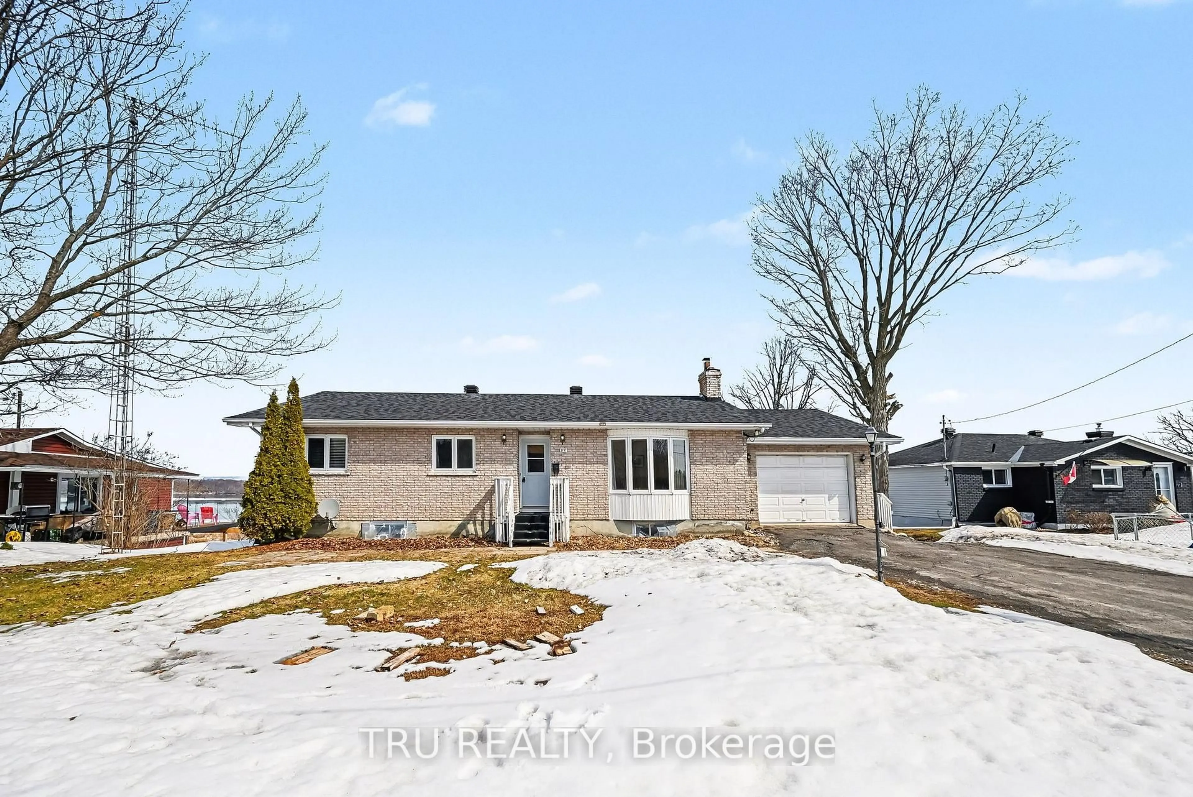 A pic from outside/outdoor area/front of a property/back of a property/a pic from drone, street for 3717 Prudhomme St, Alfred and Plantagenet Ontario K0A 3K0