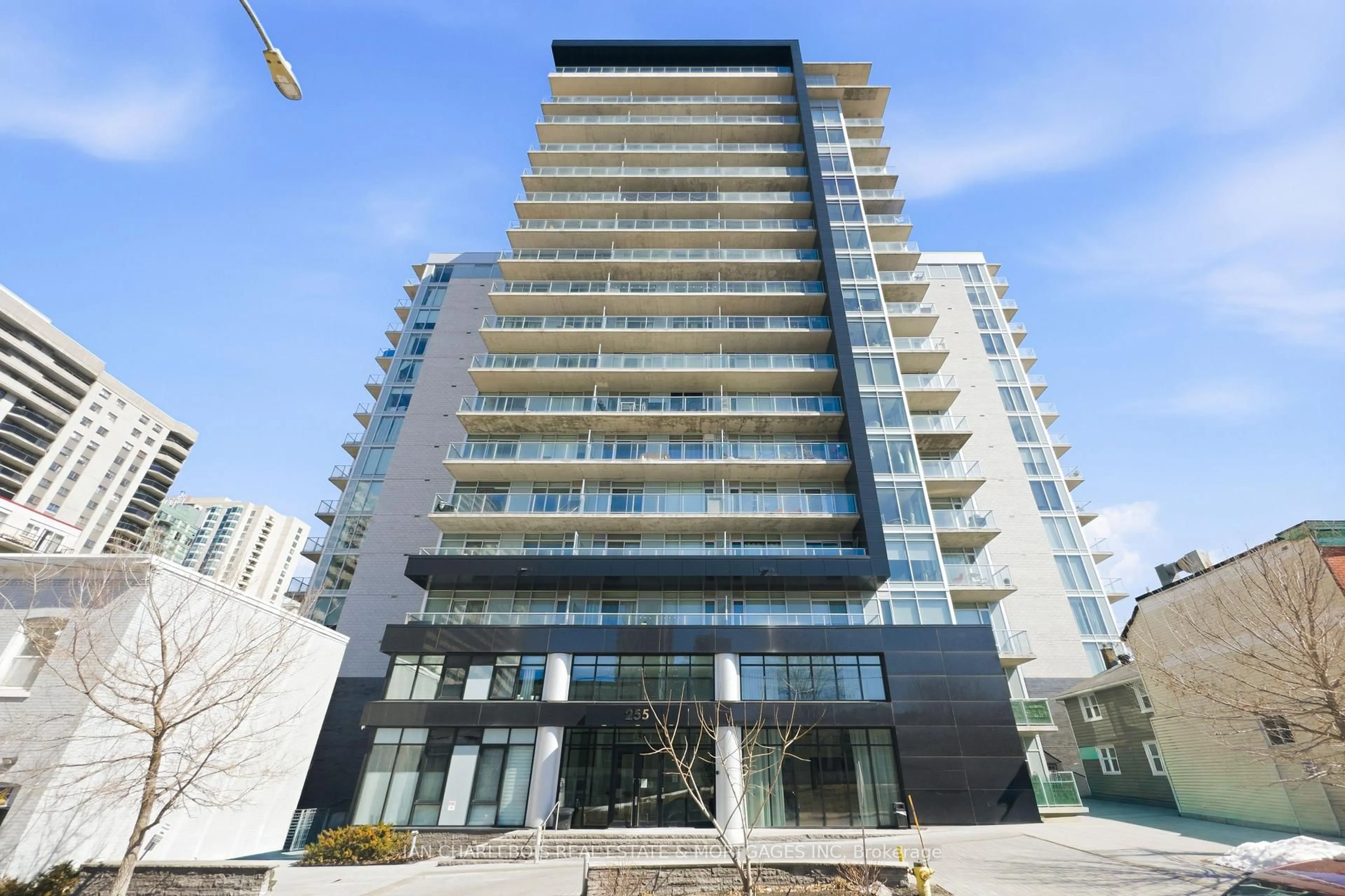 Indoor foyer for 255 Bay St #1701, Ottawa Ontario K1R 0C5