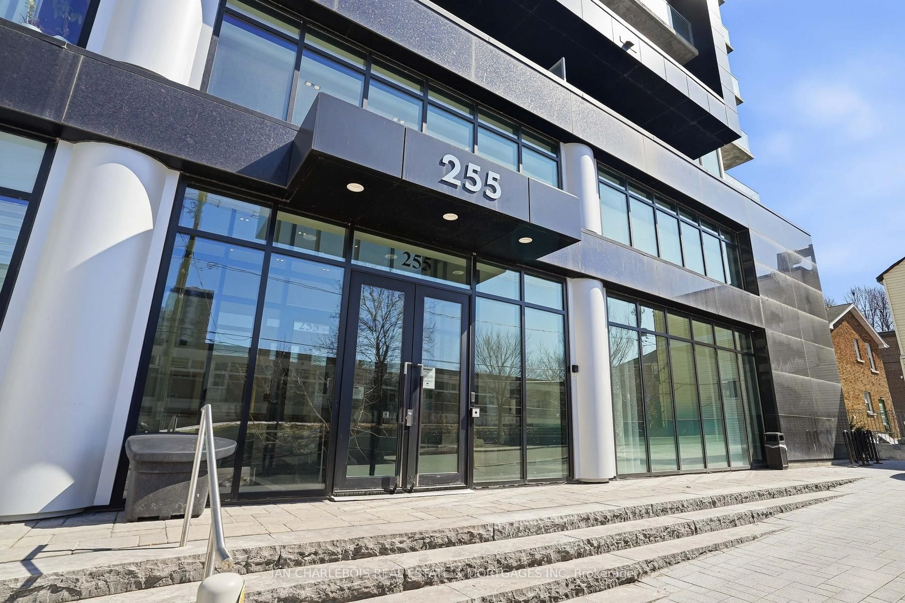 Indoor foyer for 255 Bay St #1701, Ottawa Ontario K1R 0C5