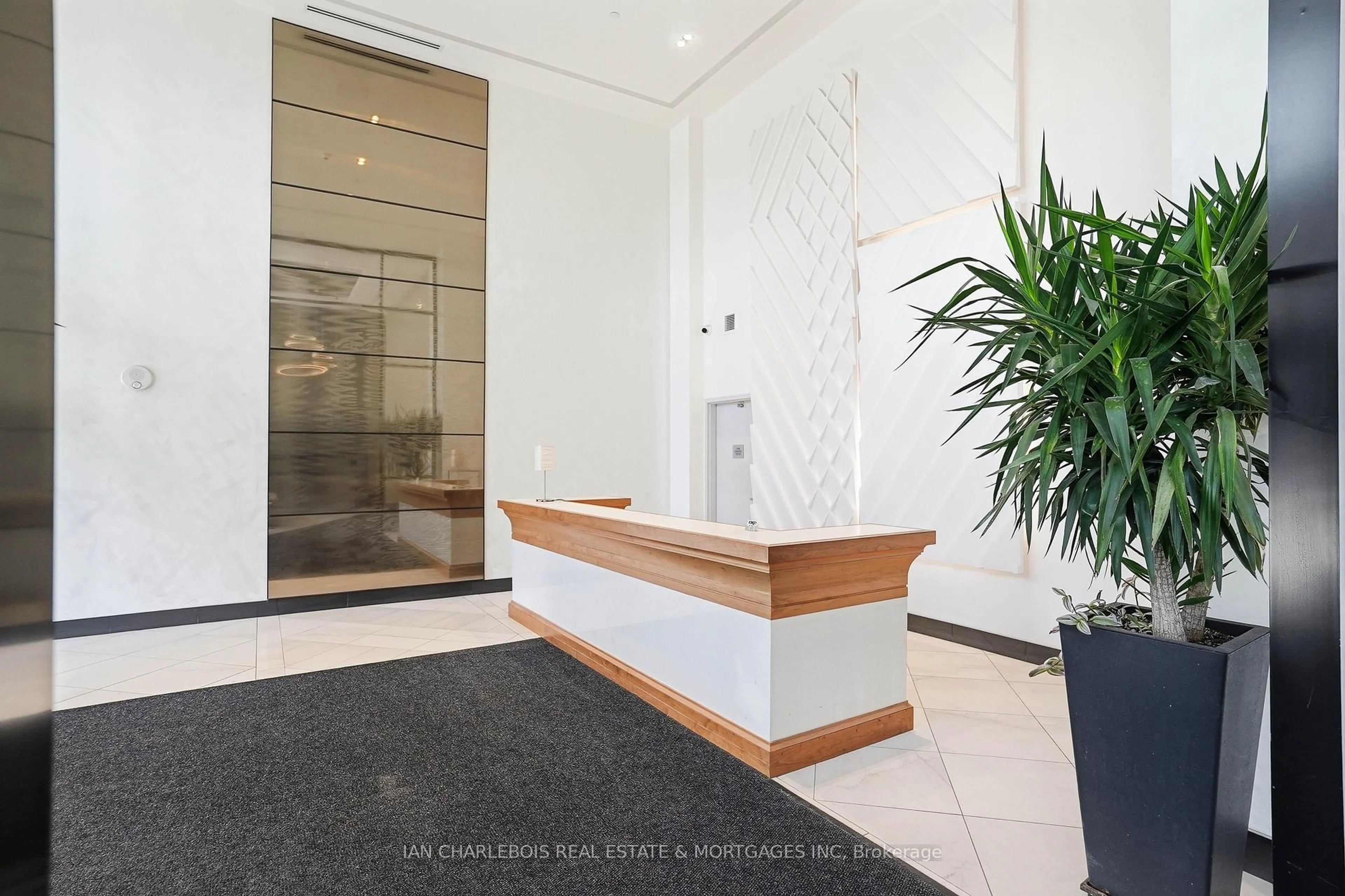 Indoor foyer for 255 Bay St #1701, Ottawa Ontario K1R 0C5