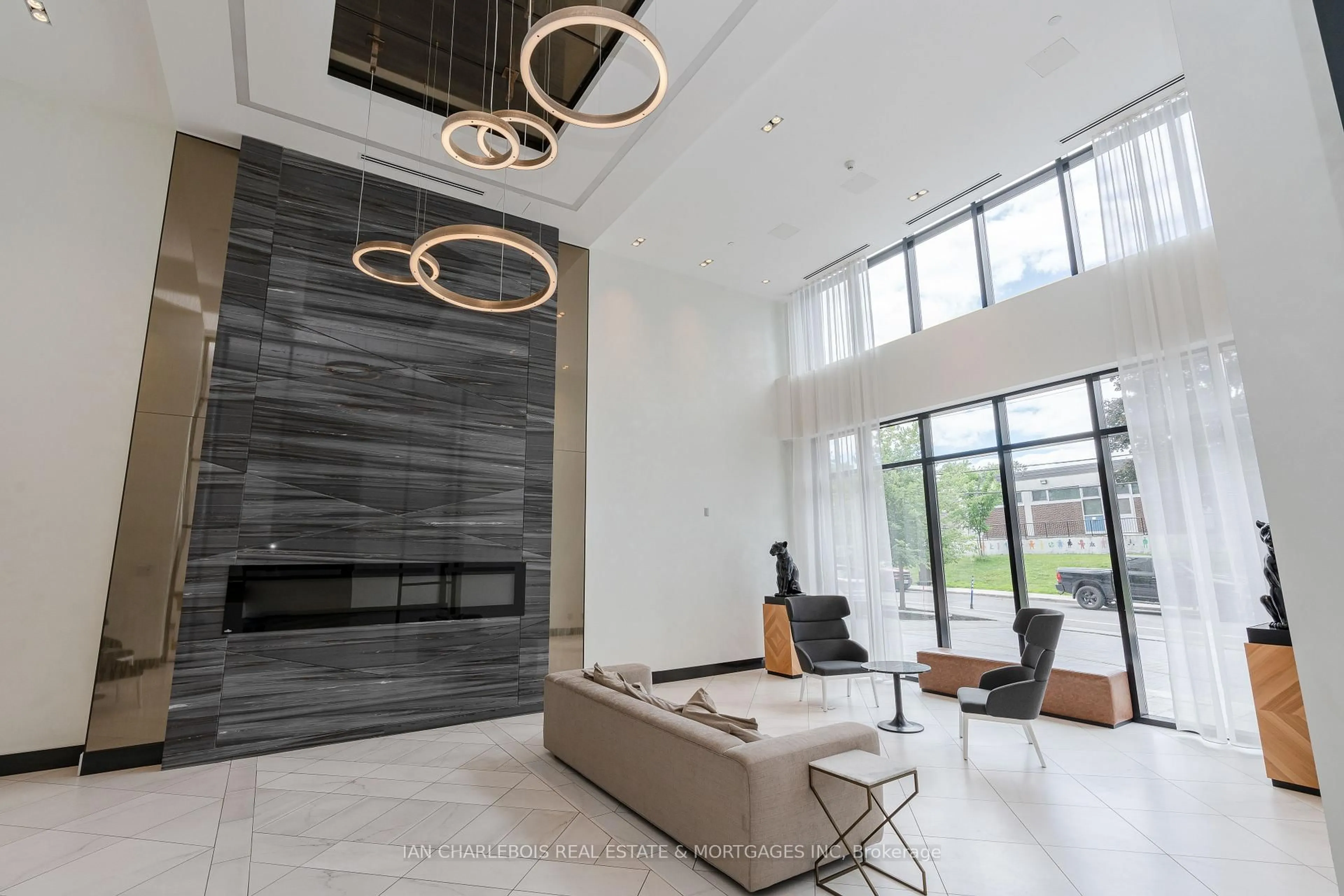 Lobby for 255 Bay St #1701, Ottawa Ontario K1R 0C5