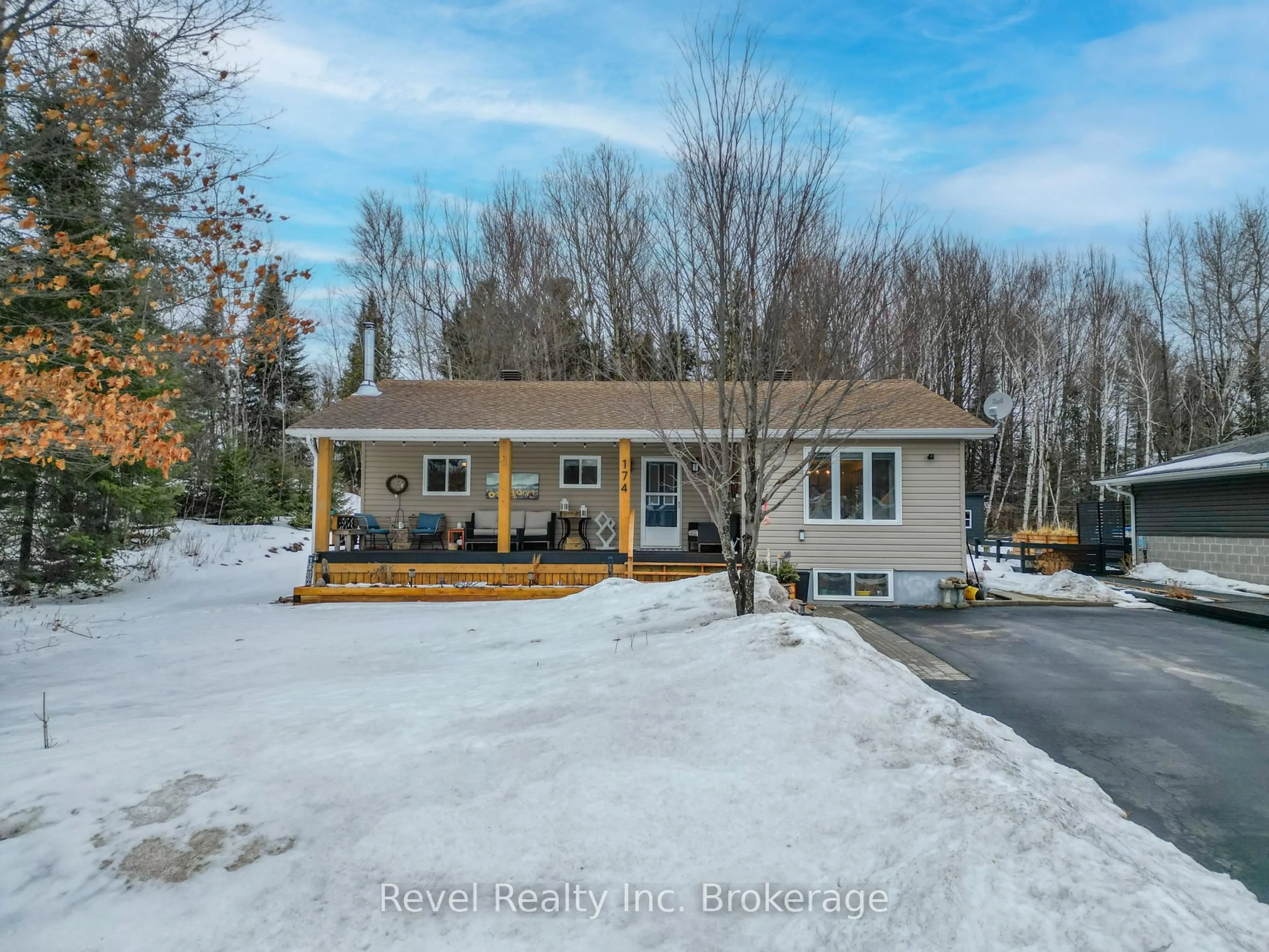 A pic from outside/outdoor area/front of a property/back of a property/a pic from drone, unknown for 174 Golf Course Rd, Callander Ontario P0H 1H0