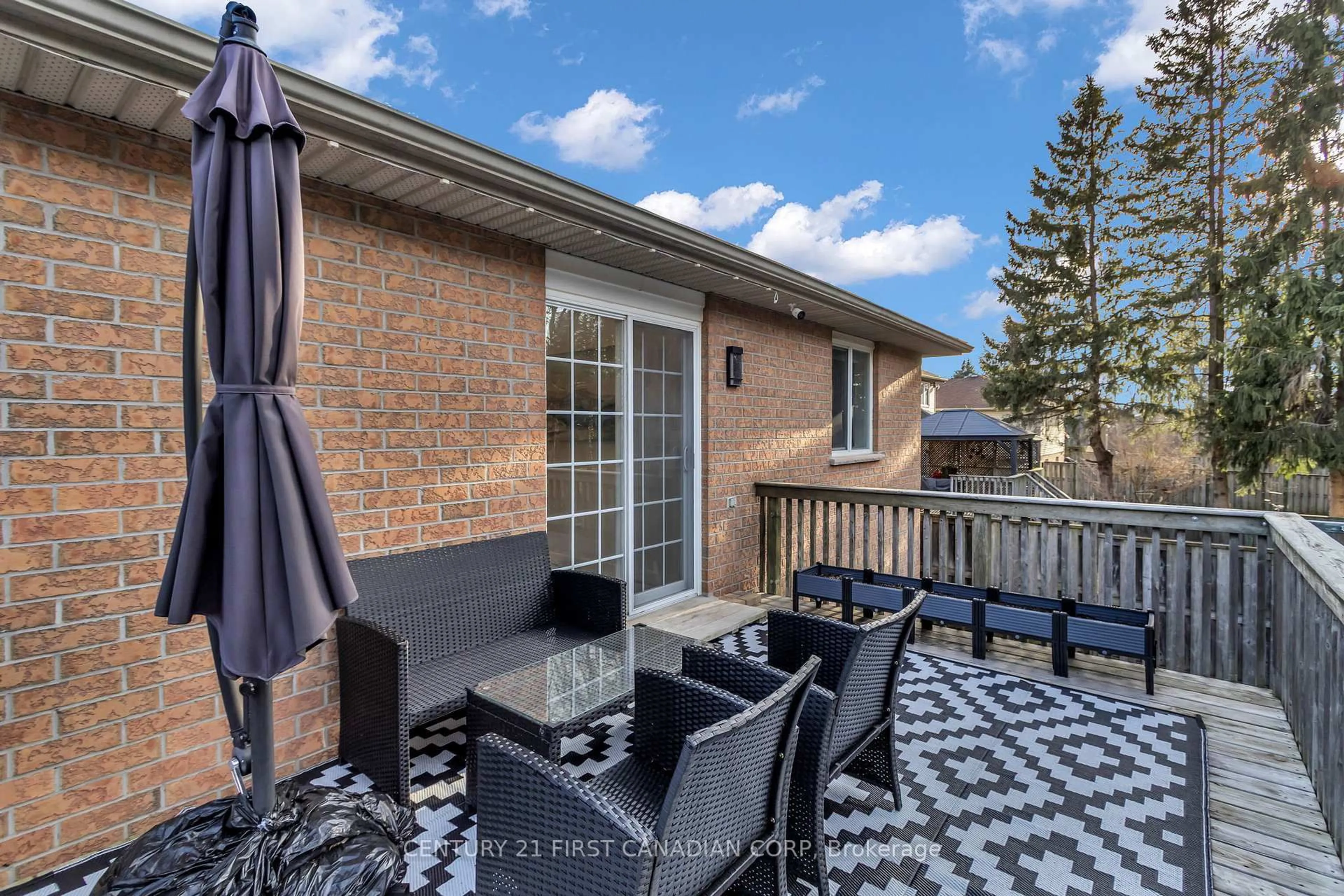 Patio, street for 132 Jensen Rd, London East Ontario N5V 4X6