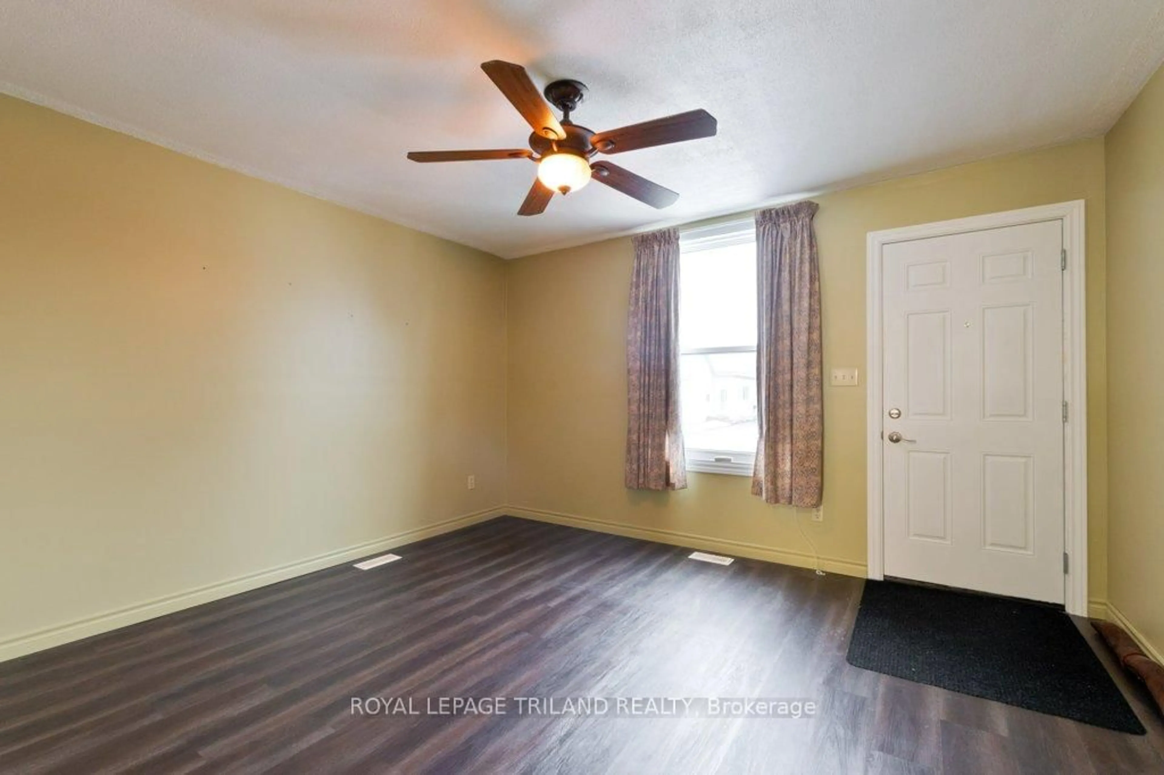 A pic of a room for 21 Mariam St, St. Thomas Ontario N5P 1W9