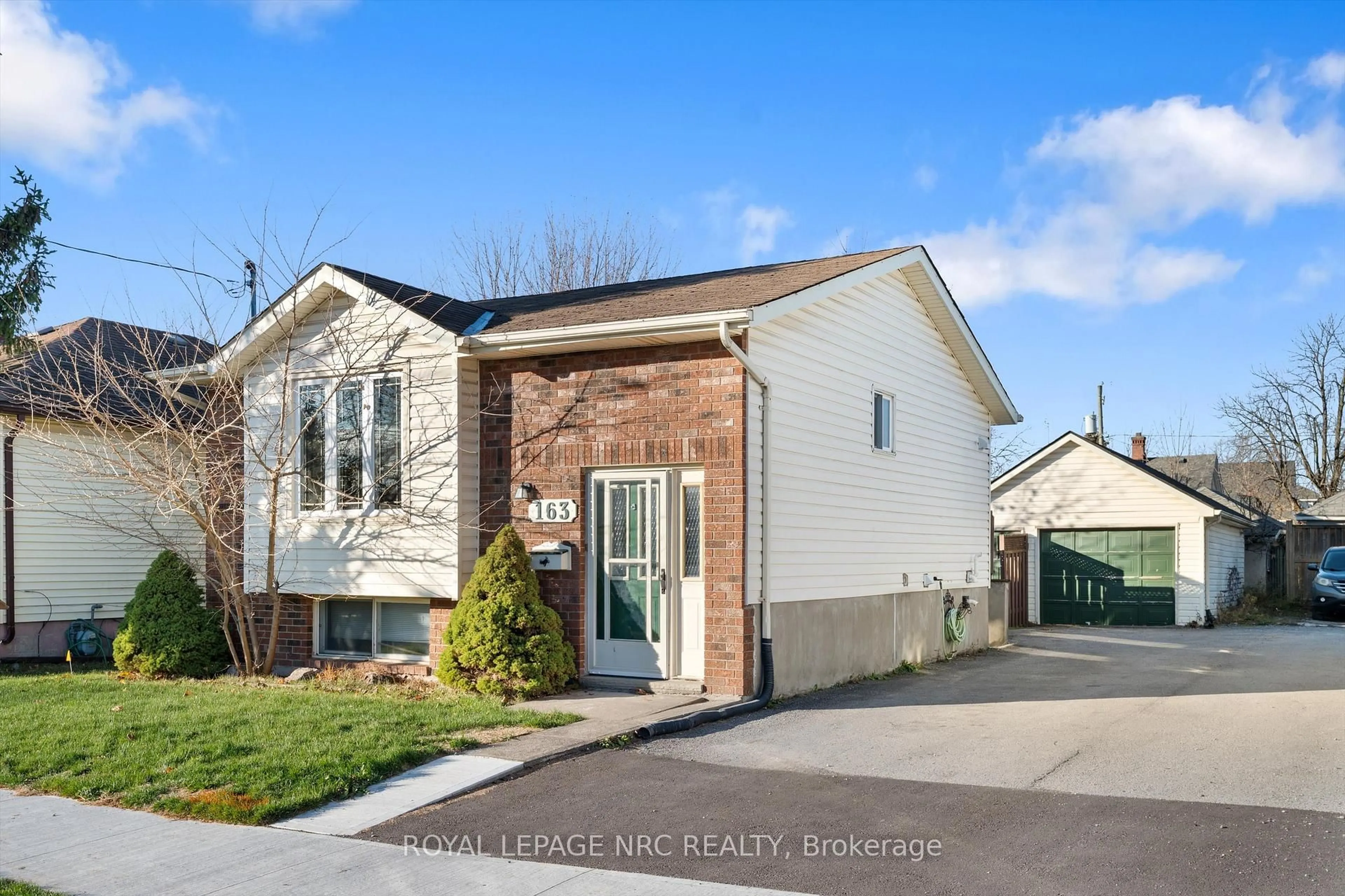 Home with brick exterior material, street for 163 Pine St, Thorold Ontario L2V 3M5