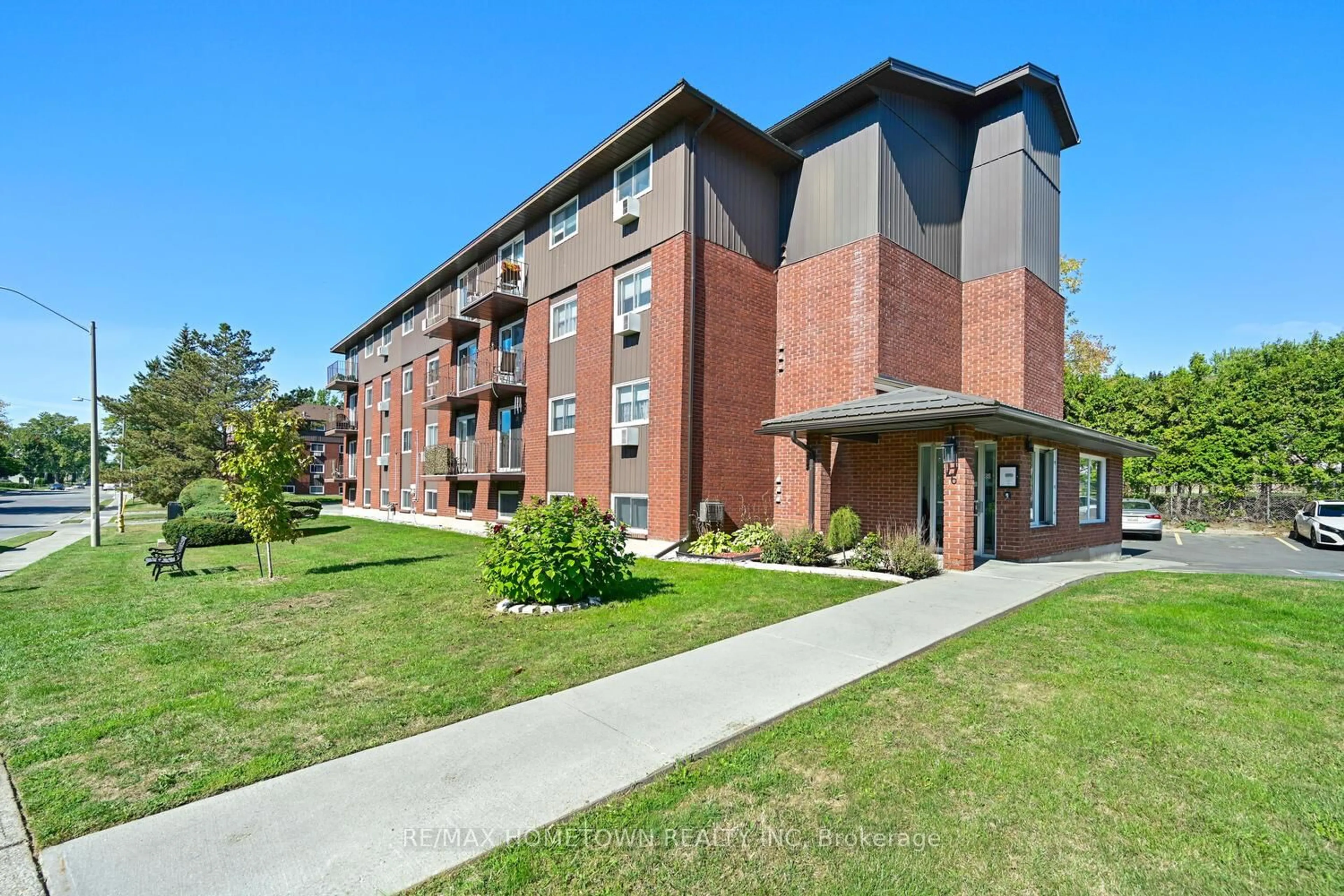 Home with brick exterior material, building for 6 Charlotte Pl #17, Brockville Ontario K6V 6T4