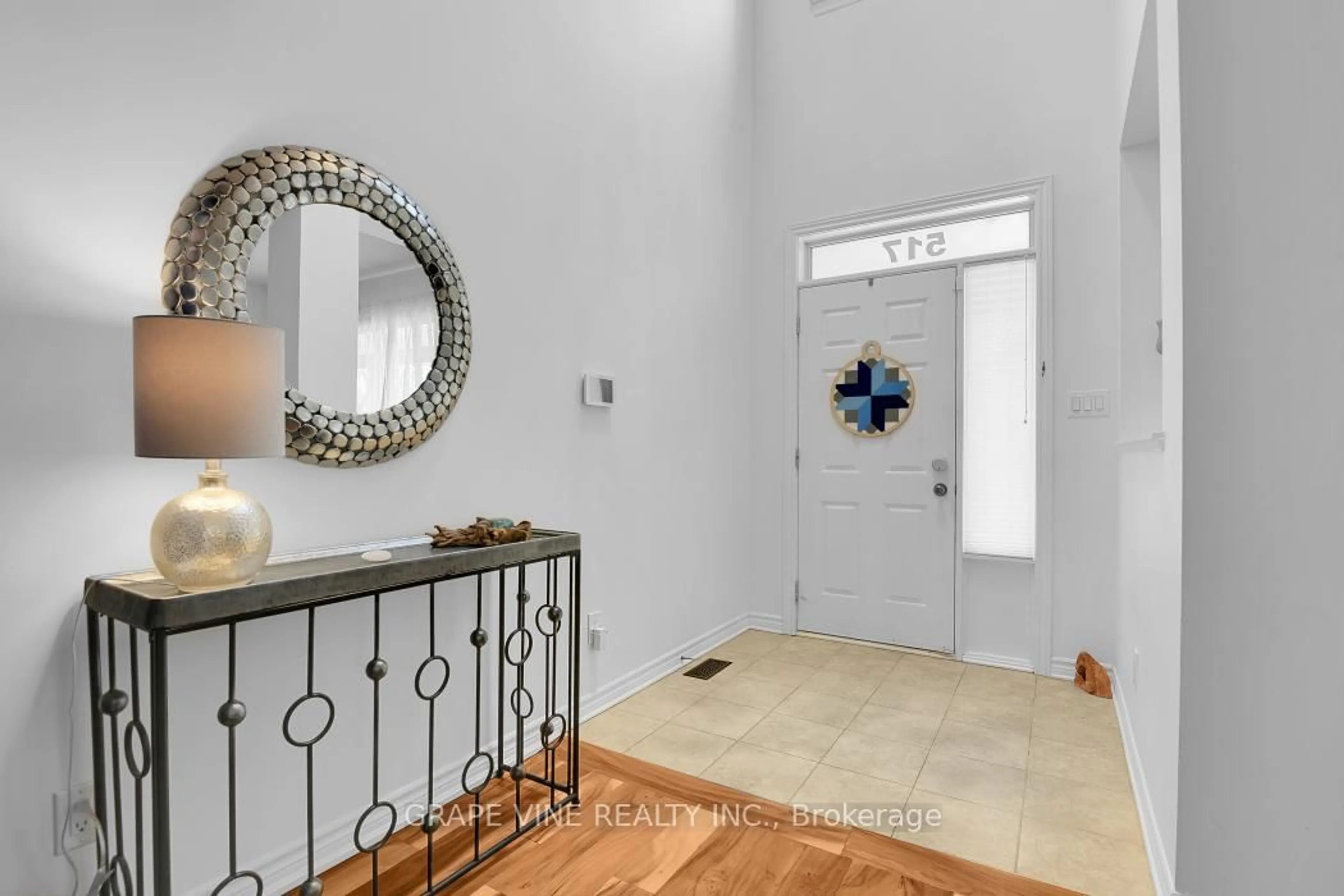 Indoor entryway for 517 Overland Dr, Ottawa Ontario K2S 0C2