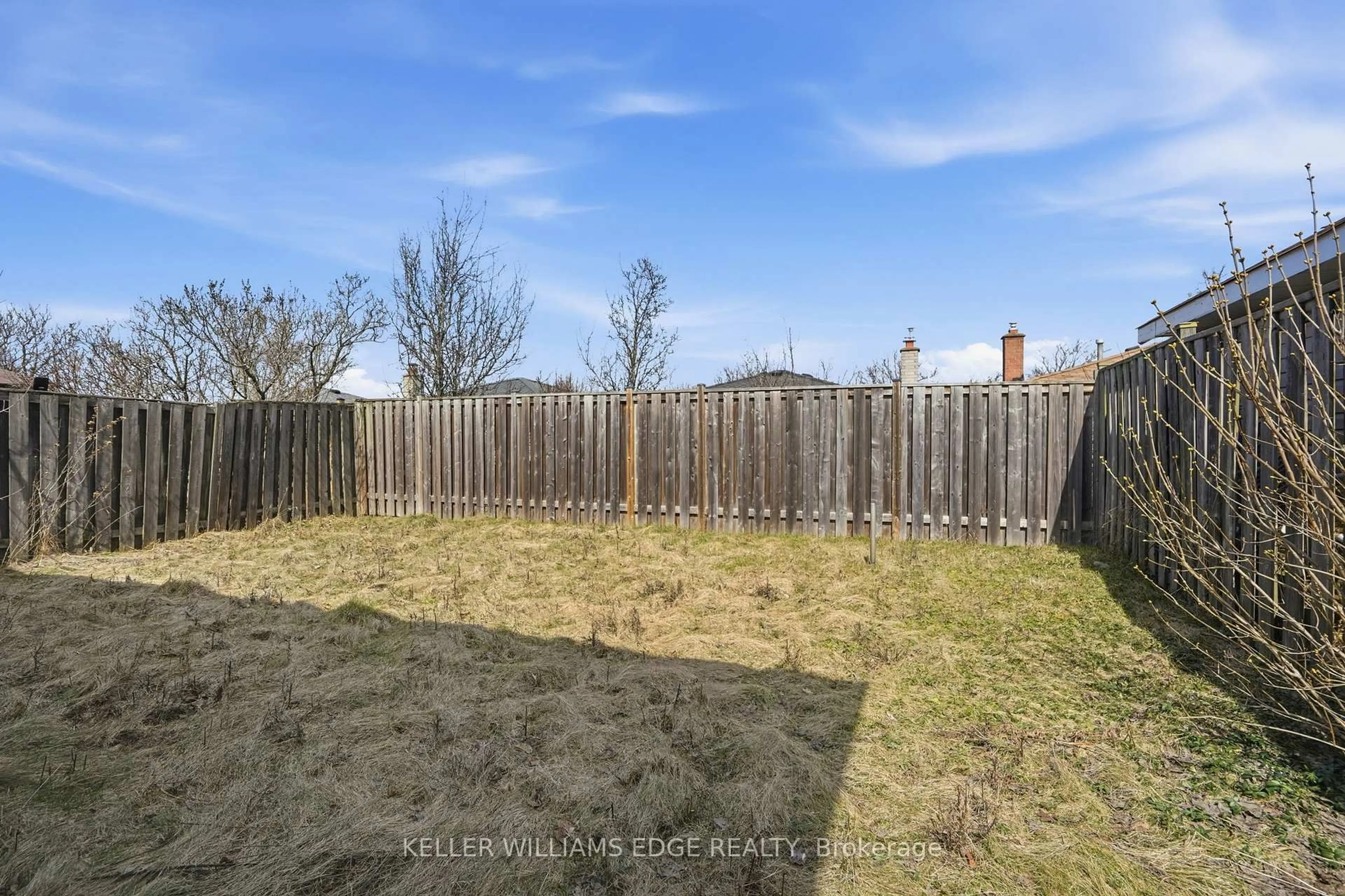 A pic from outside/outdoor area/front of a property/back of a property/a pic from drone, unknown for 41 Kennard St, Hamilton Ontario L8J 2C3