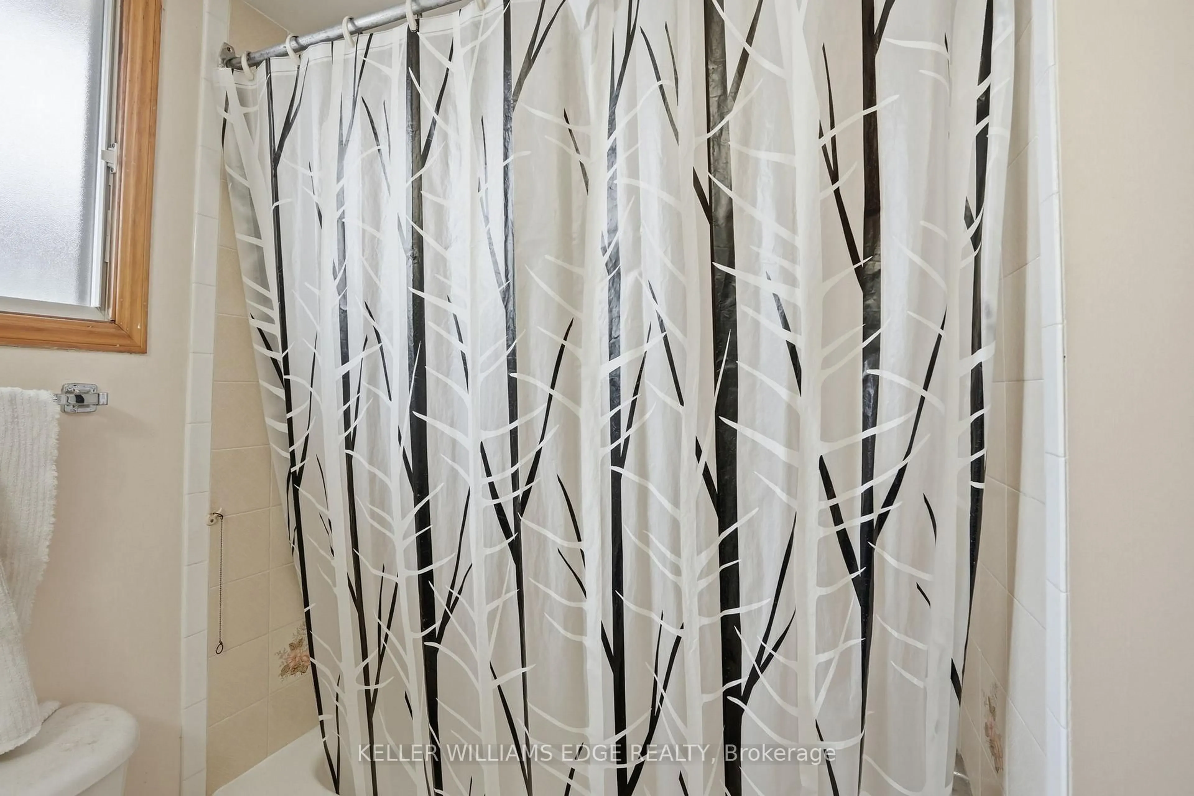 Unknown for 41 Kennard St, Hamilton Ontario L8J 2C3