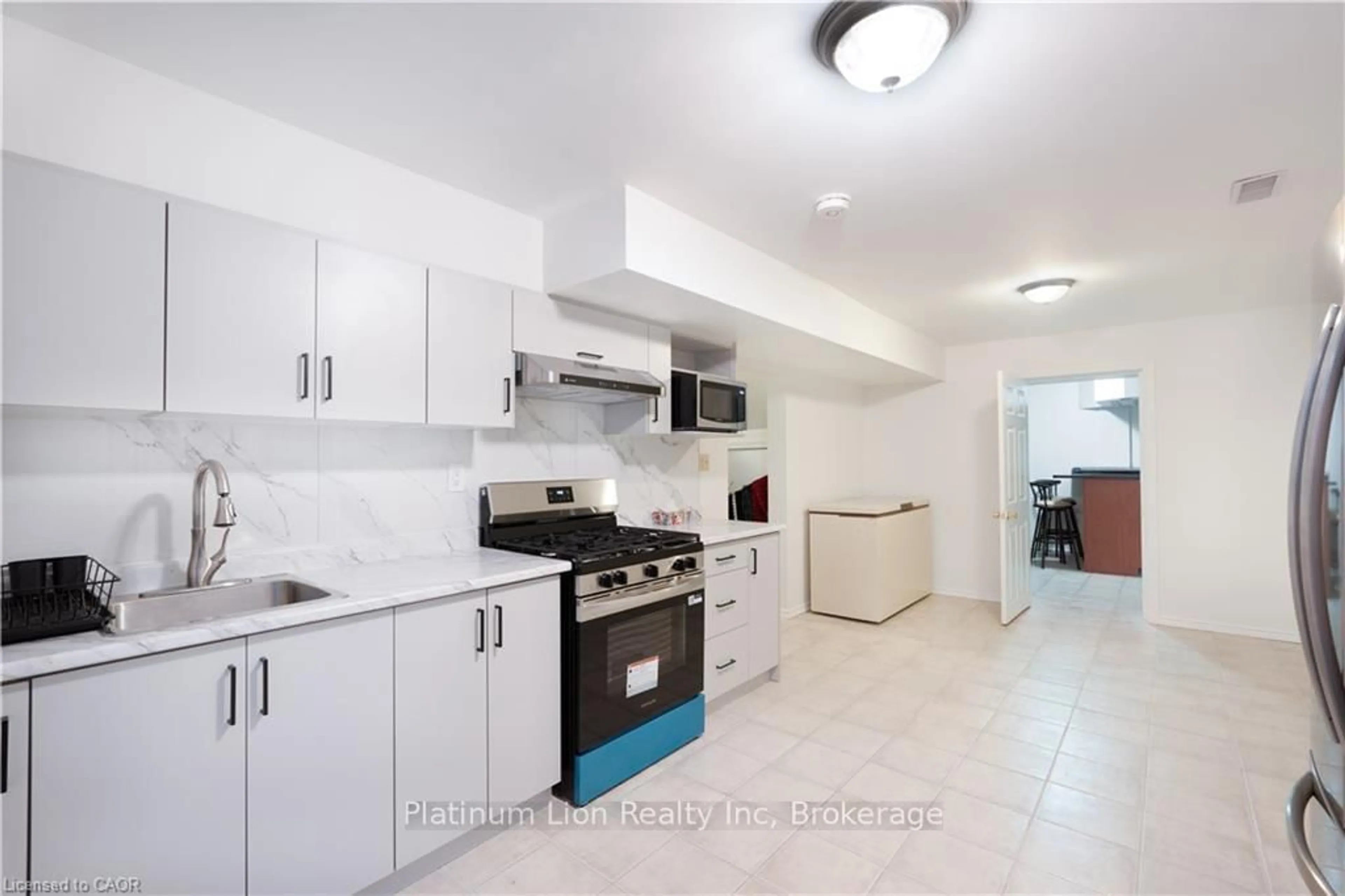 Standard kitchen, ceramic/tile floor for 51 Seaton Place Dr, Hamilton Ontario L8E 3E4