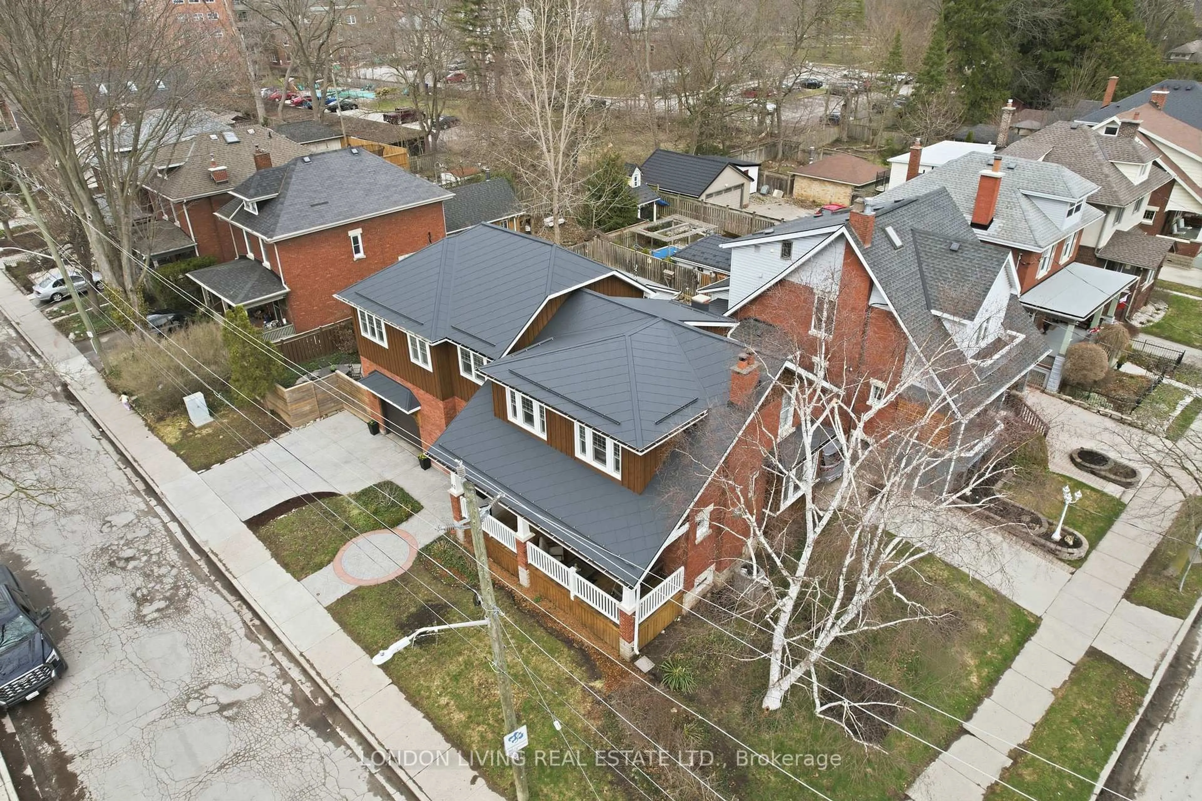 A pic from outside/outdoor area/front of a property/back of a property/a pic from drone, street for 62 Gerrard St, London South Ontario N6C 4C7