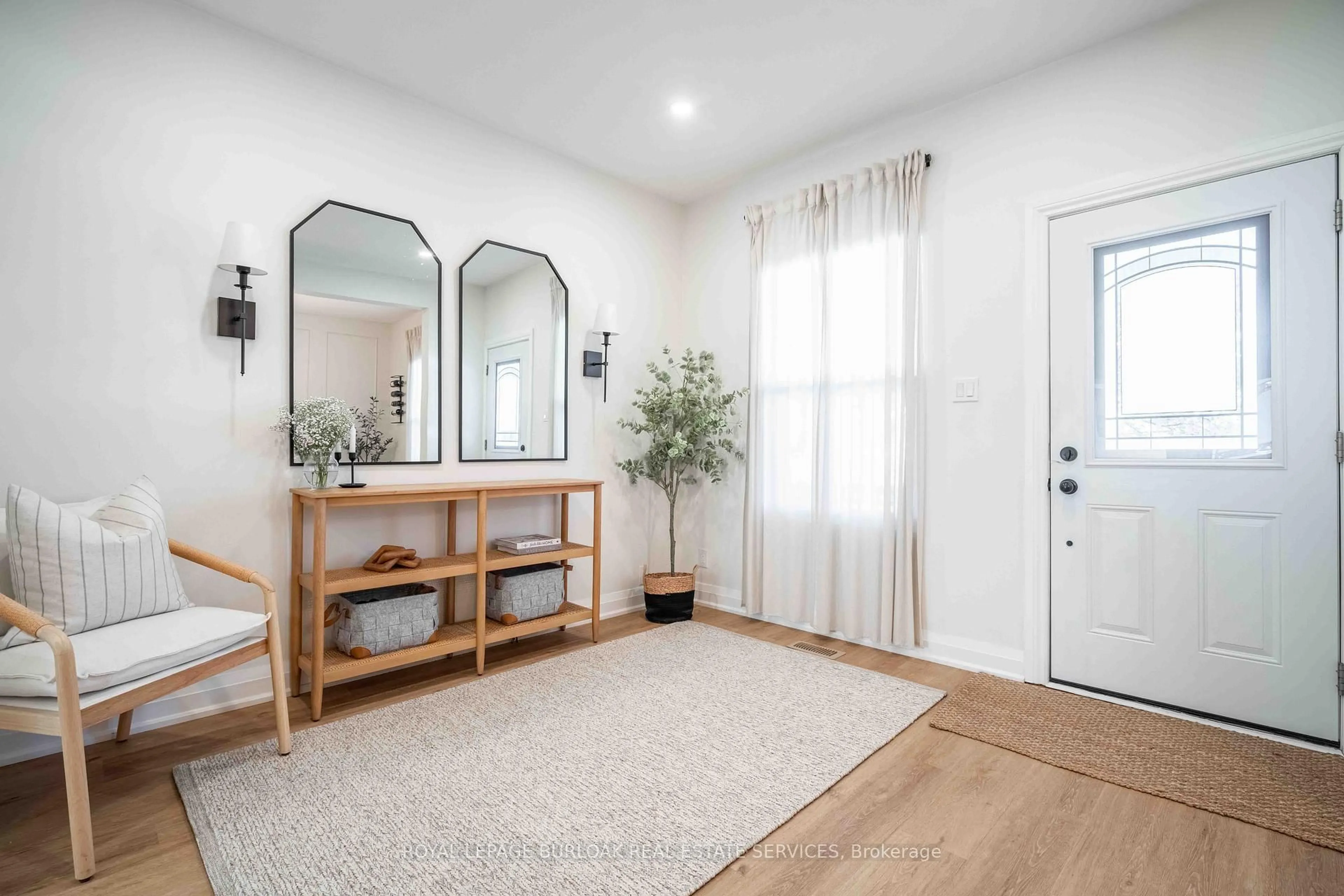 Indoor entryway for 51 East 23rd St, Hamilton Ontario L8V 2W5