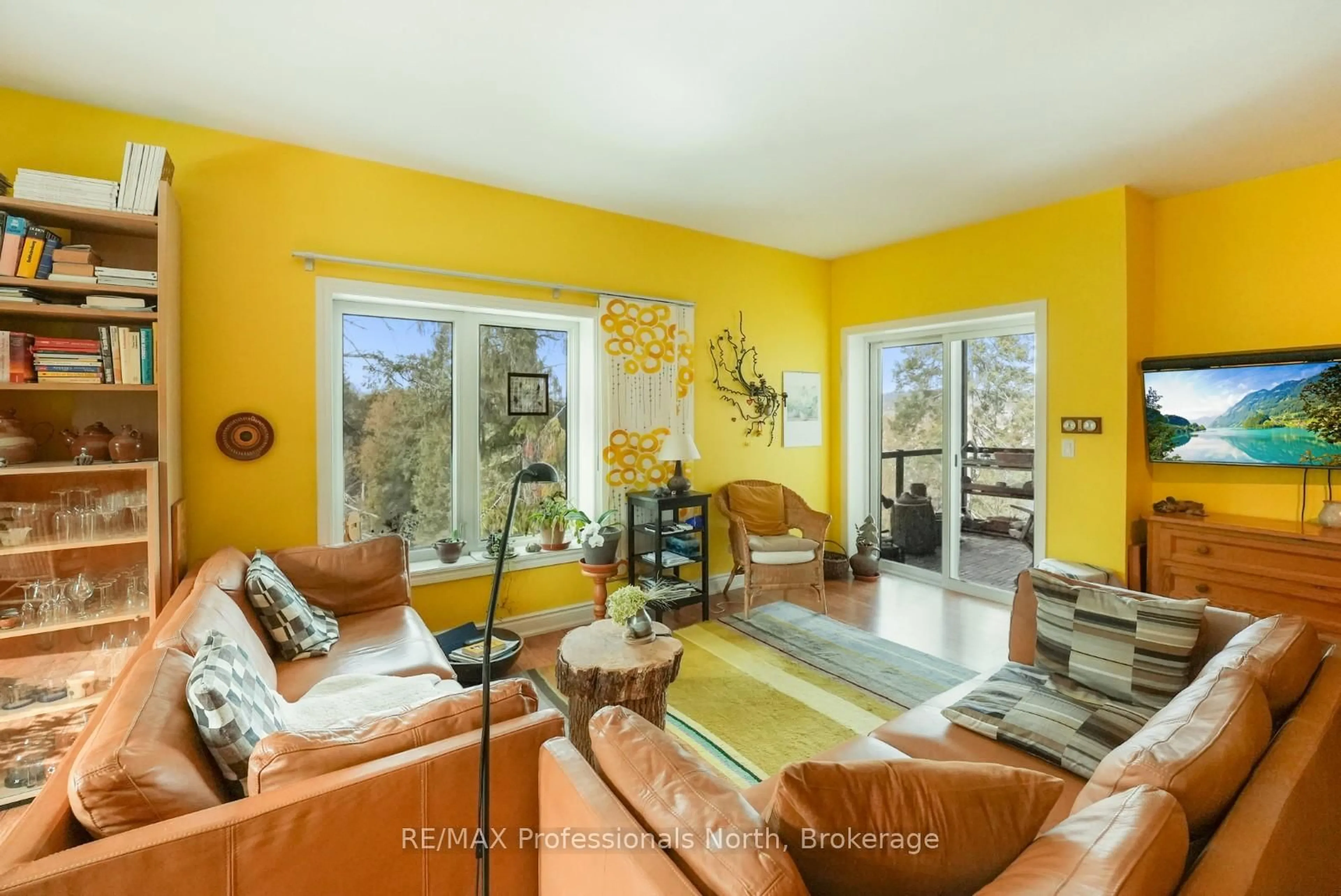 Living room with furniture, unknown for 4 LAKE Ave #301, Dysart et al Ontario K0M 1S0