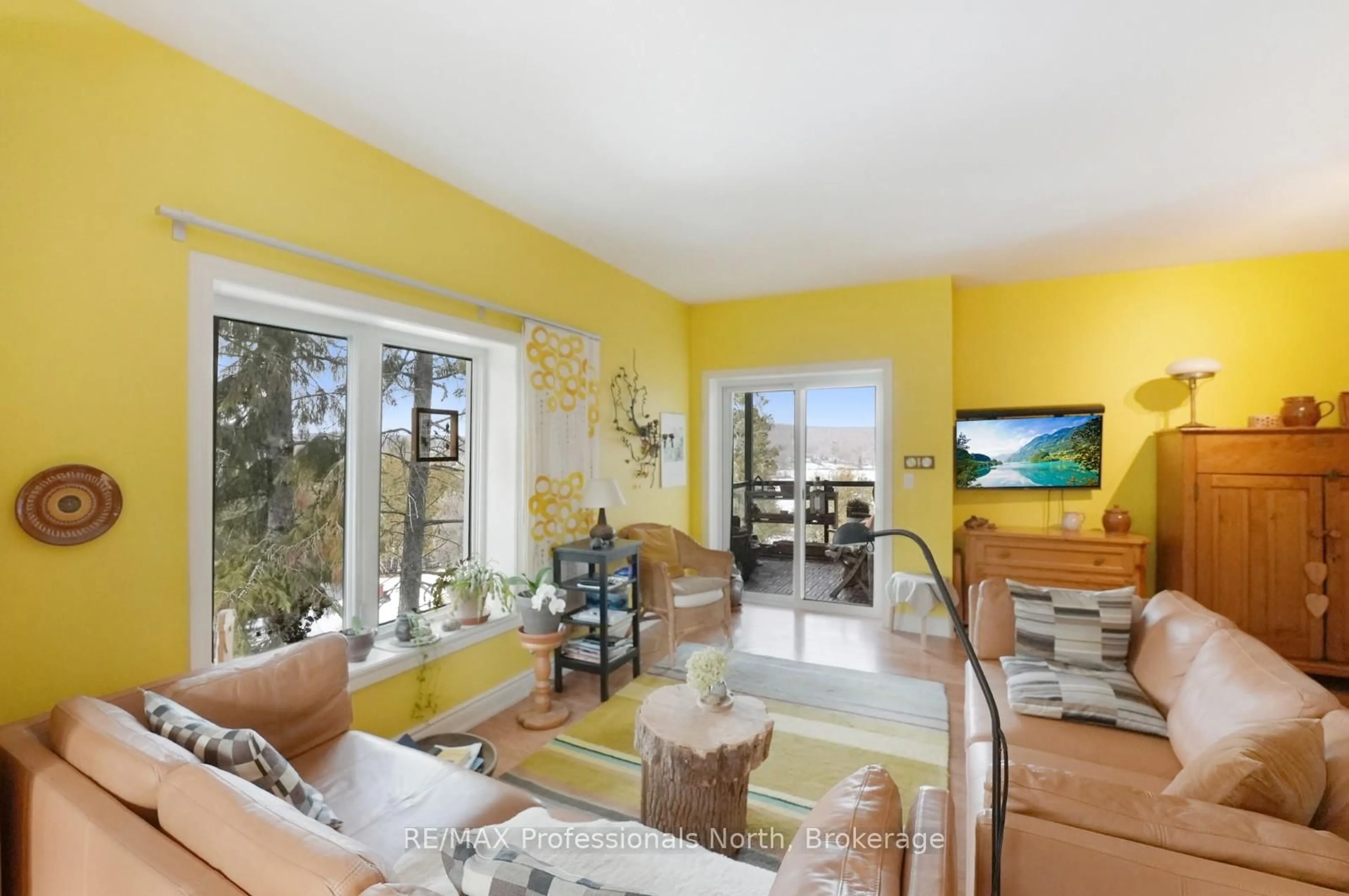 Living room with furniture, unknown for 4 LAKE Ave #301, Dysart et al Ontario K0M 1S0