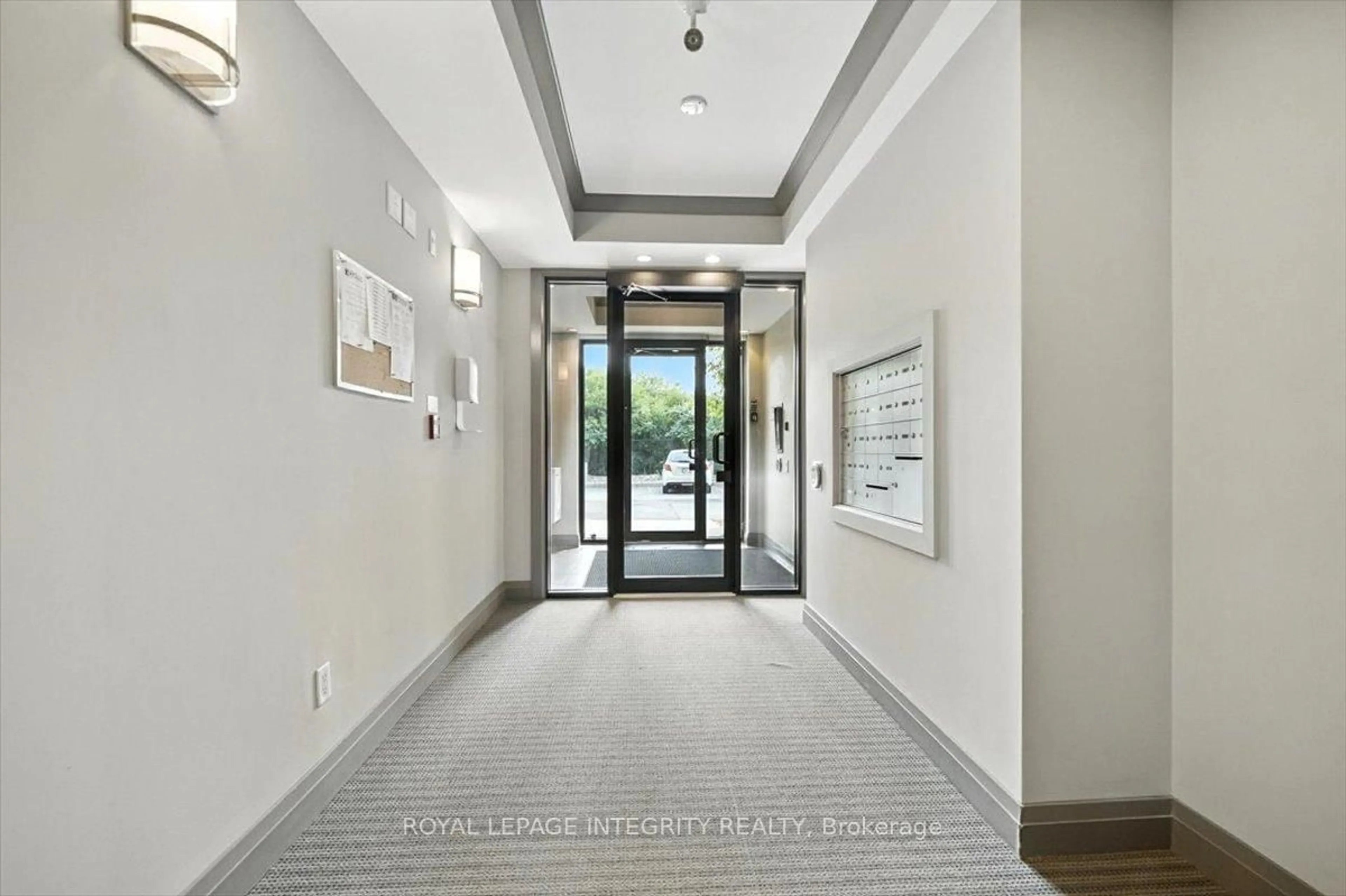 Indoor foyer for 755 Beauparc Private #202, Ottawa Ontario K1J 0A2
