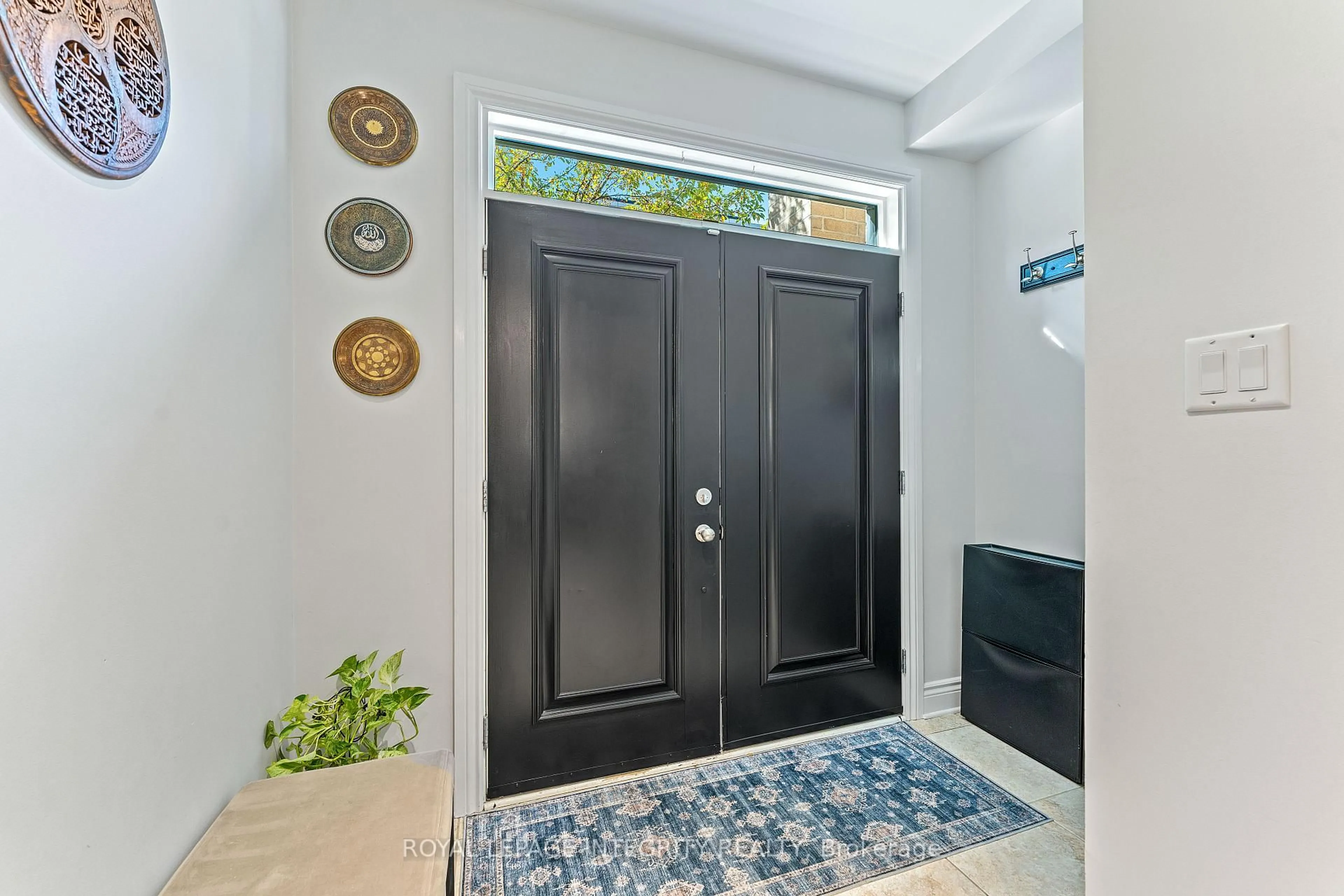 Indoor entryway for 812 Petra Private, Ottawa Ontario K2T 0G3