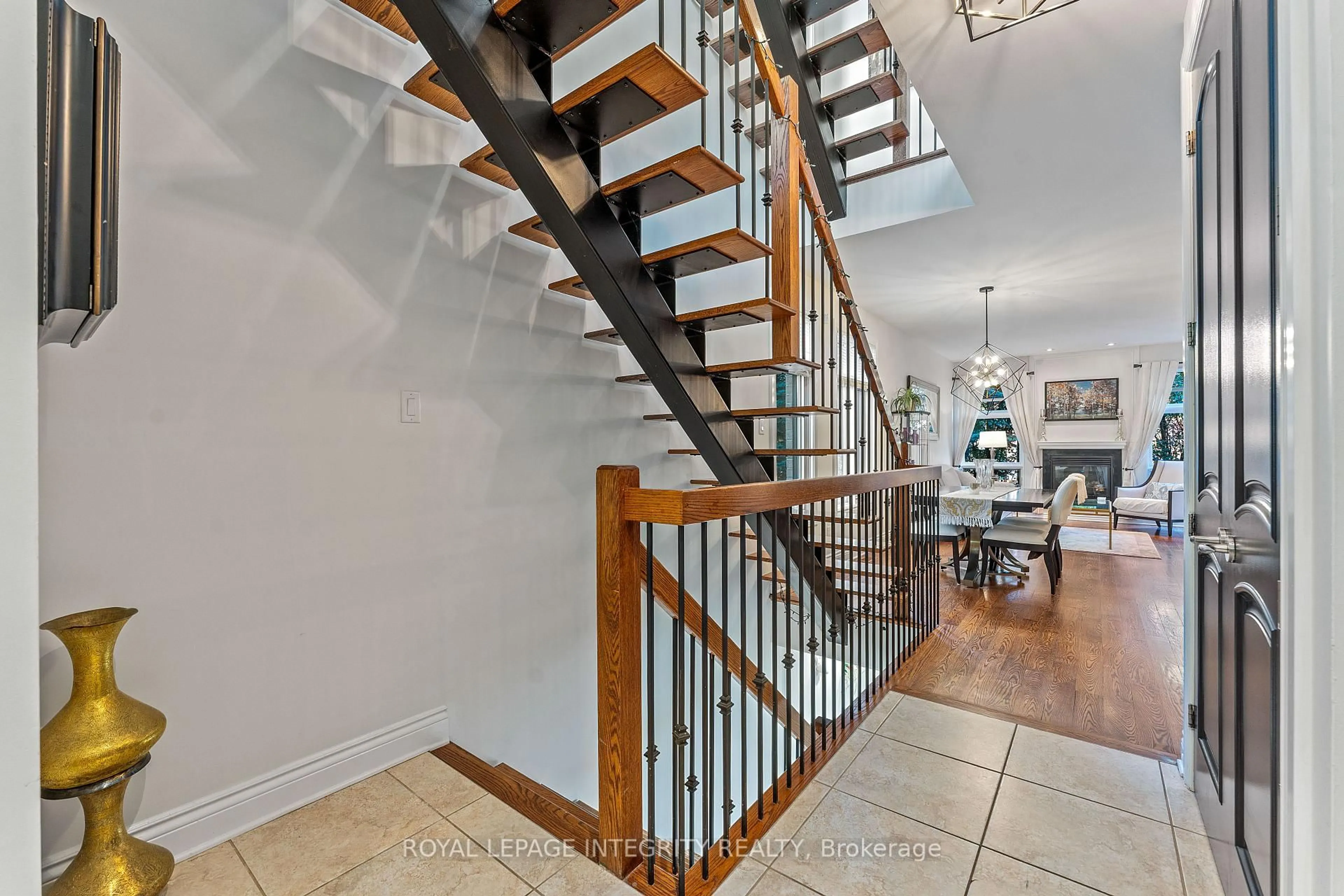 Stairs for 812 Petra Private, Ottawa Ontario K2T 0G3