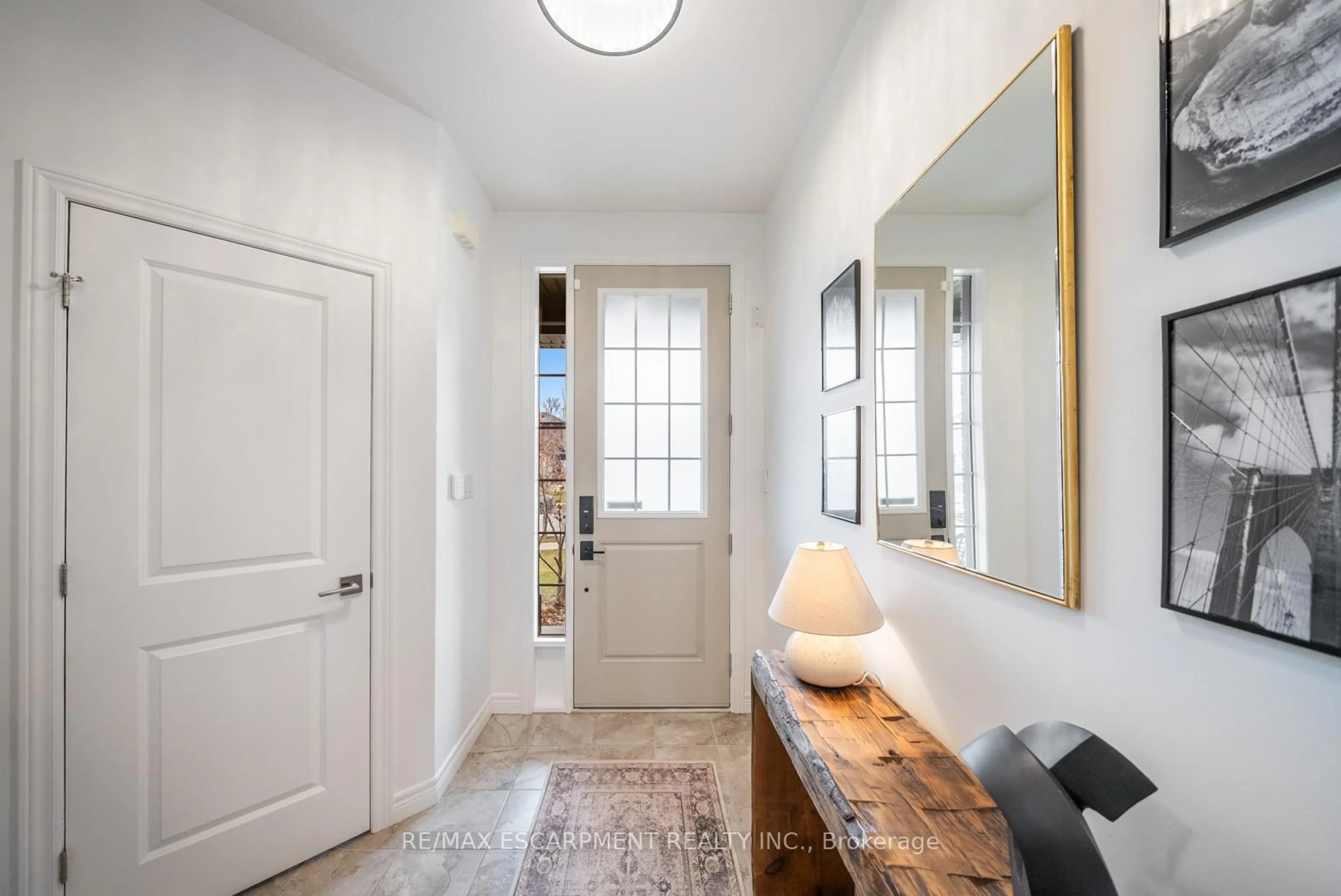 Indoor entryway for 69 John Frederick Dr, Hamilton Ontario L9G 0G6