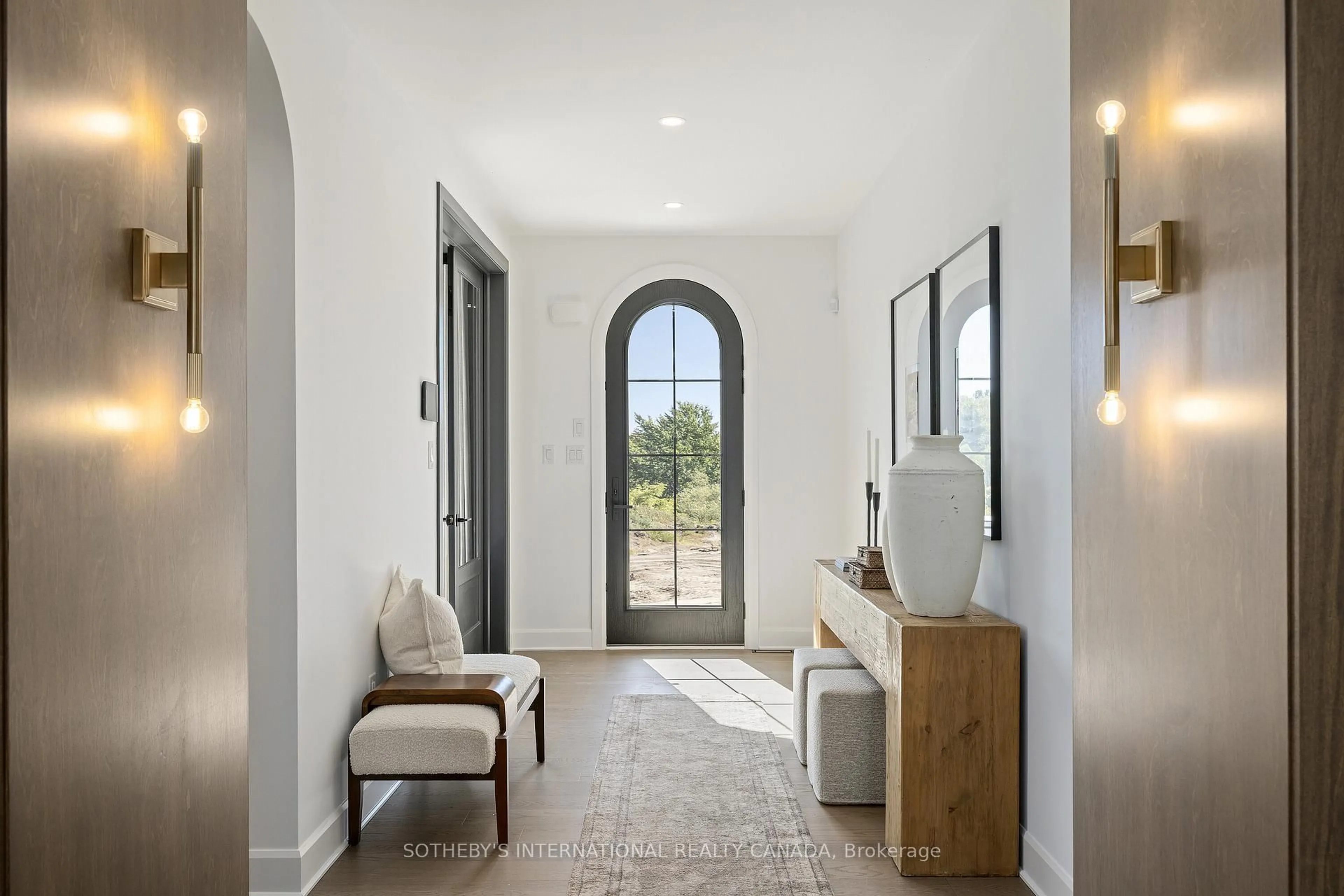 Indoor entryway for 526 Creekview Chse, London North Ontario N6G 3X8