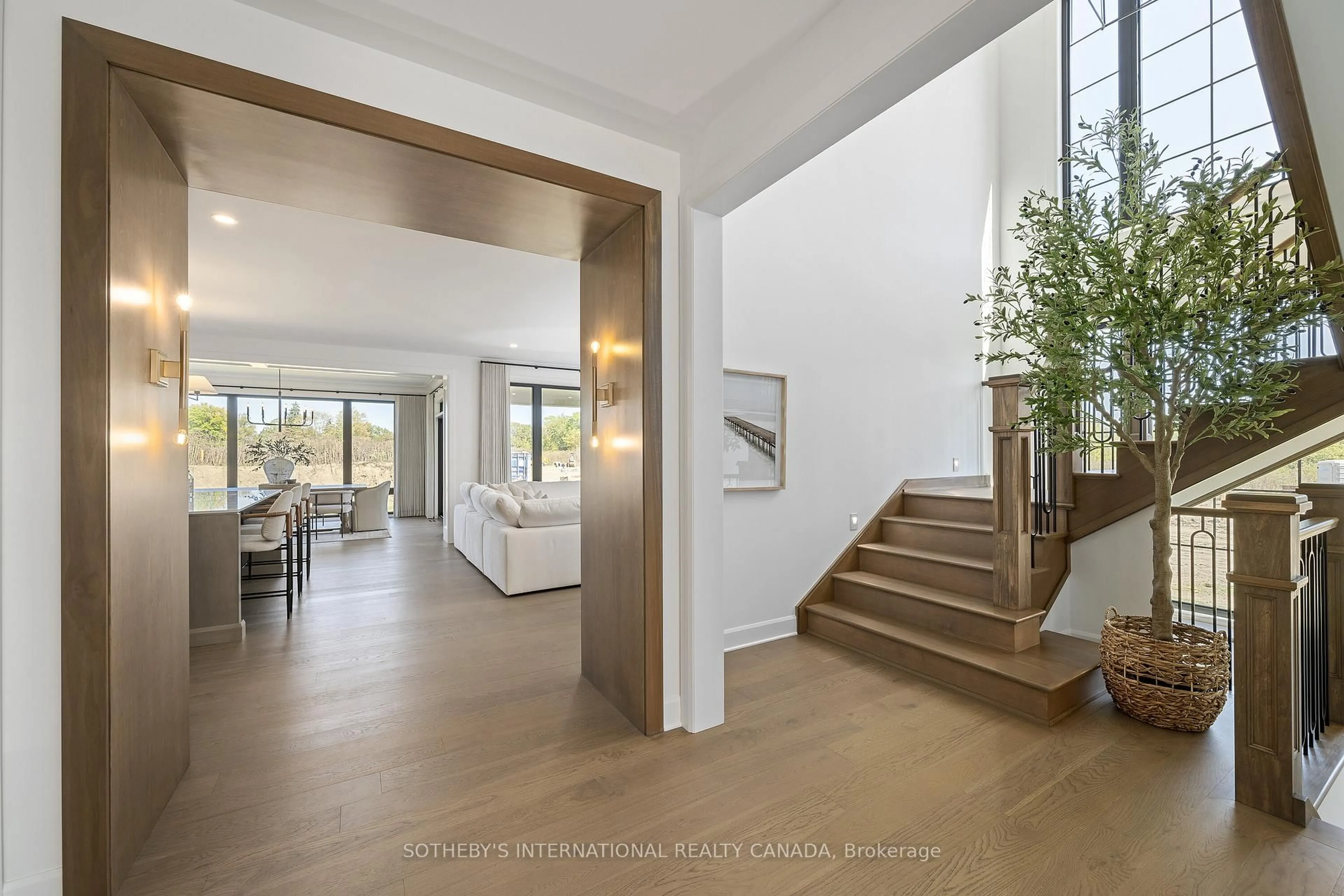 Indoor foyer for 526 Creekview Chse, London North Ontario N6G 3X8