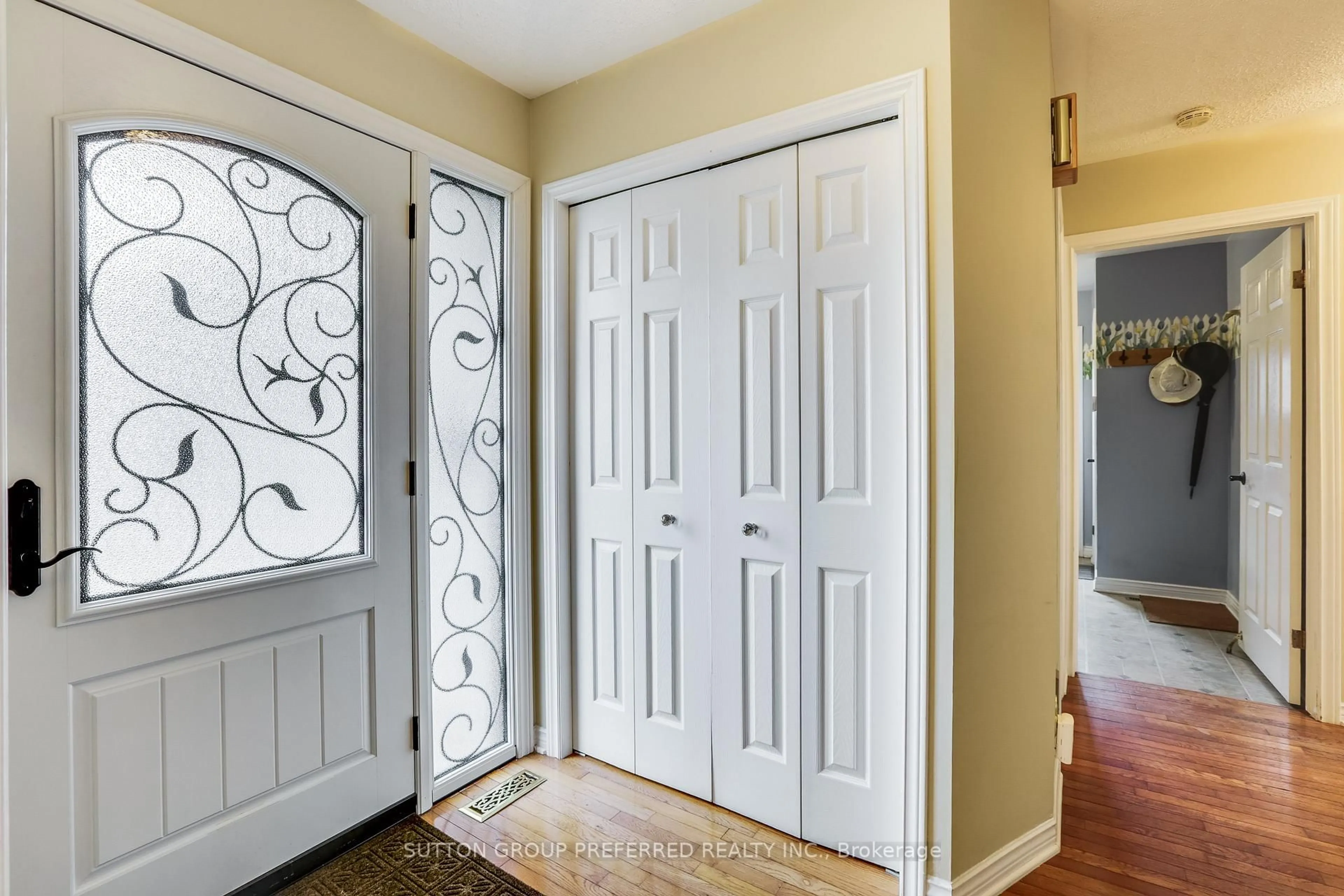 Indoor entryway for 94 Ashbury Ave, London South Ontario N6E 1T1