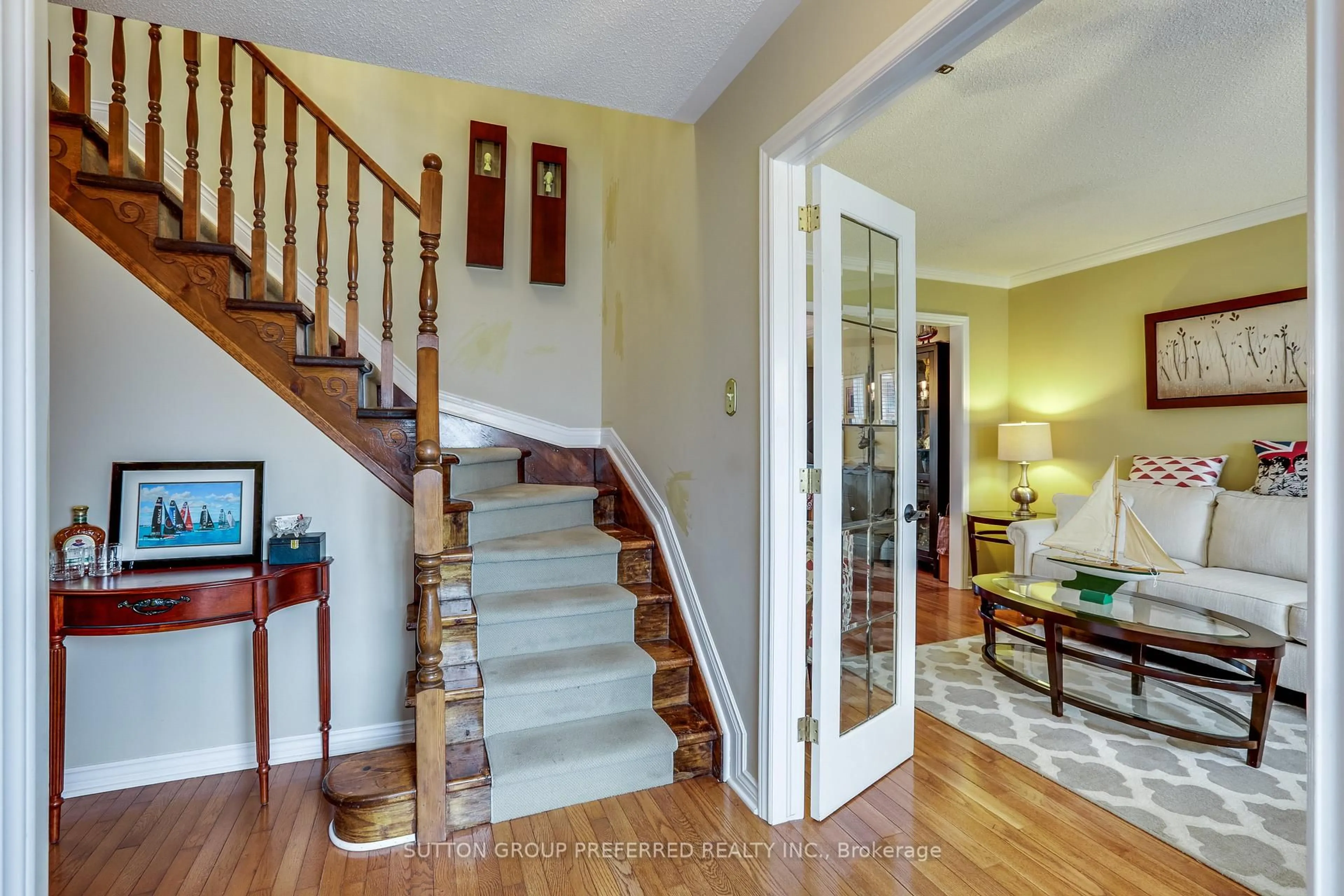 Indoor entryway for 94 Ashbury Ave, London South Ontario N6E 1T1