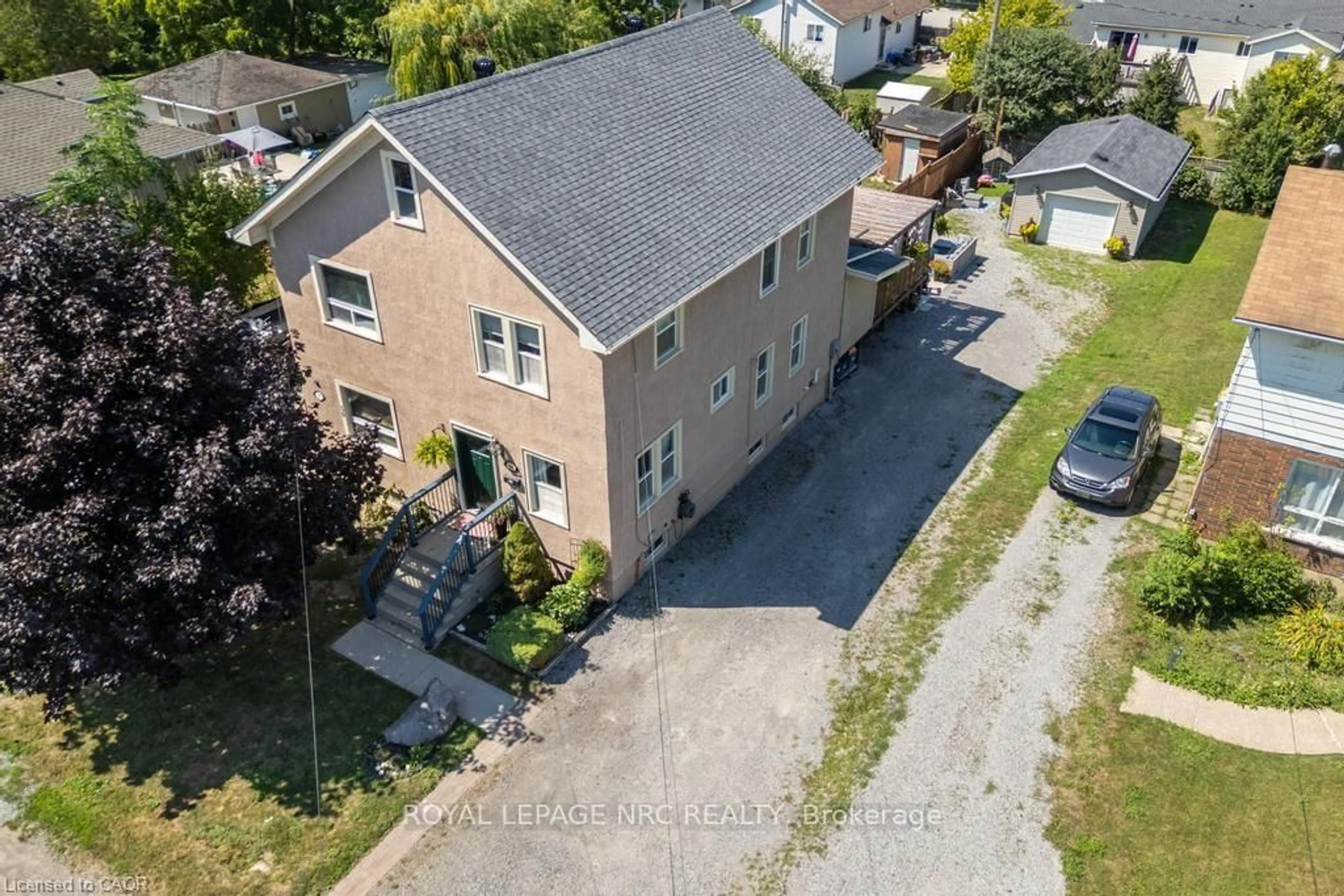 A pic from outside/outdoor area/front of a property/back of a property/a pic from drone, street for 48 Hodgkins Ave, Thorold Ontario L2V 1M1