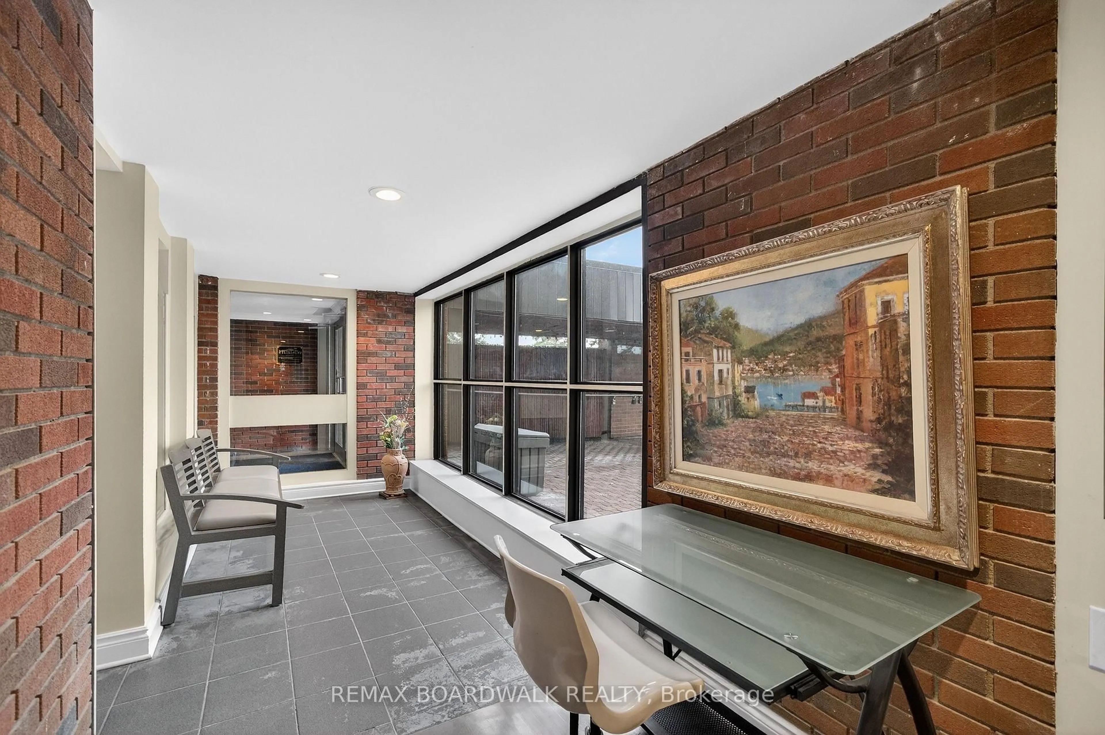 Indoor foyer for 1356 Meadowlands Dr #407, Ottawa Ontario K2E 6K6