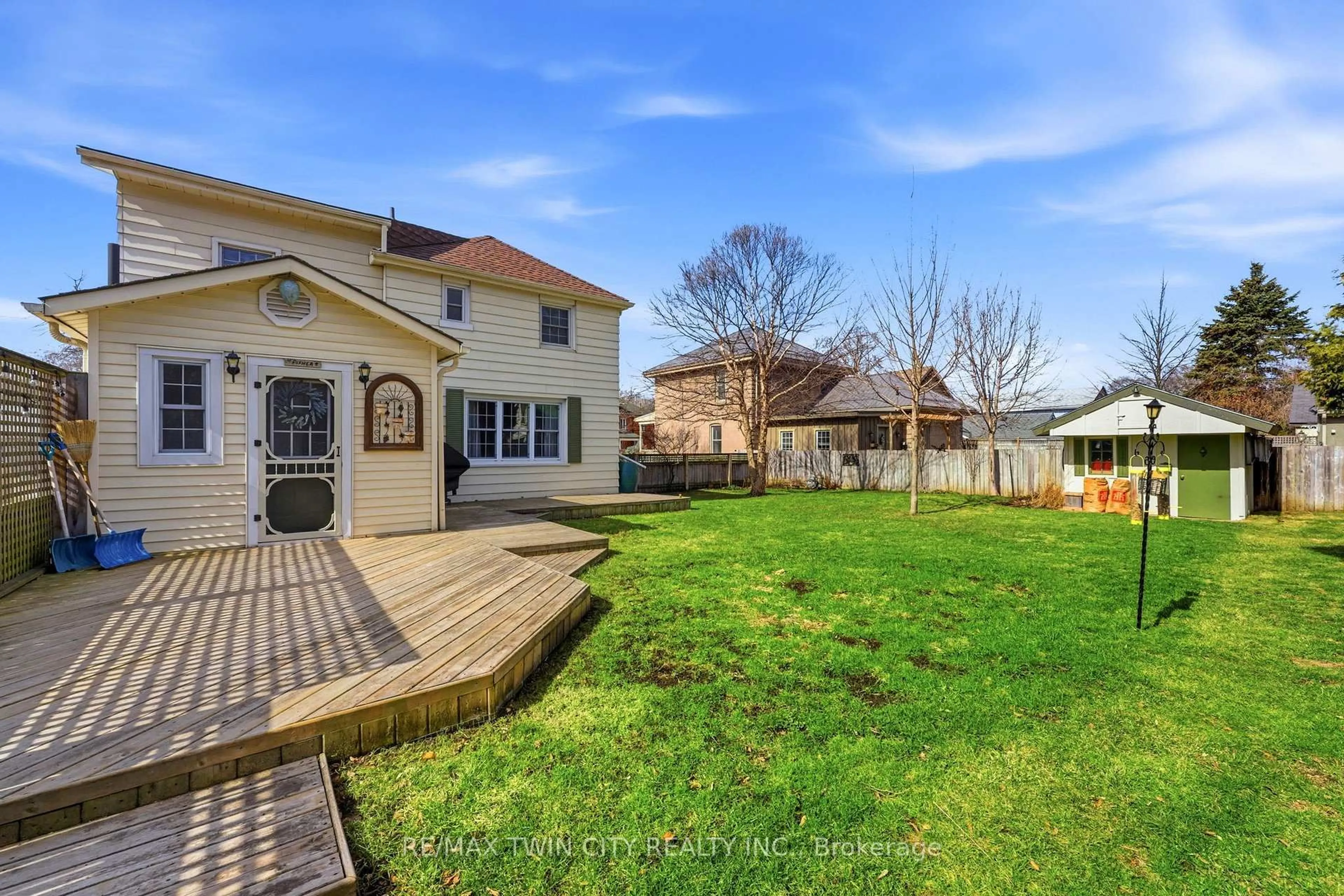 A pic from outside/outdoor area/front of a property/back of a property/a pic from drone, street for 9 Willow St, Brant Ontario N3L 2K5