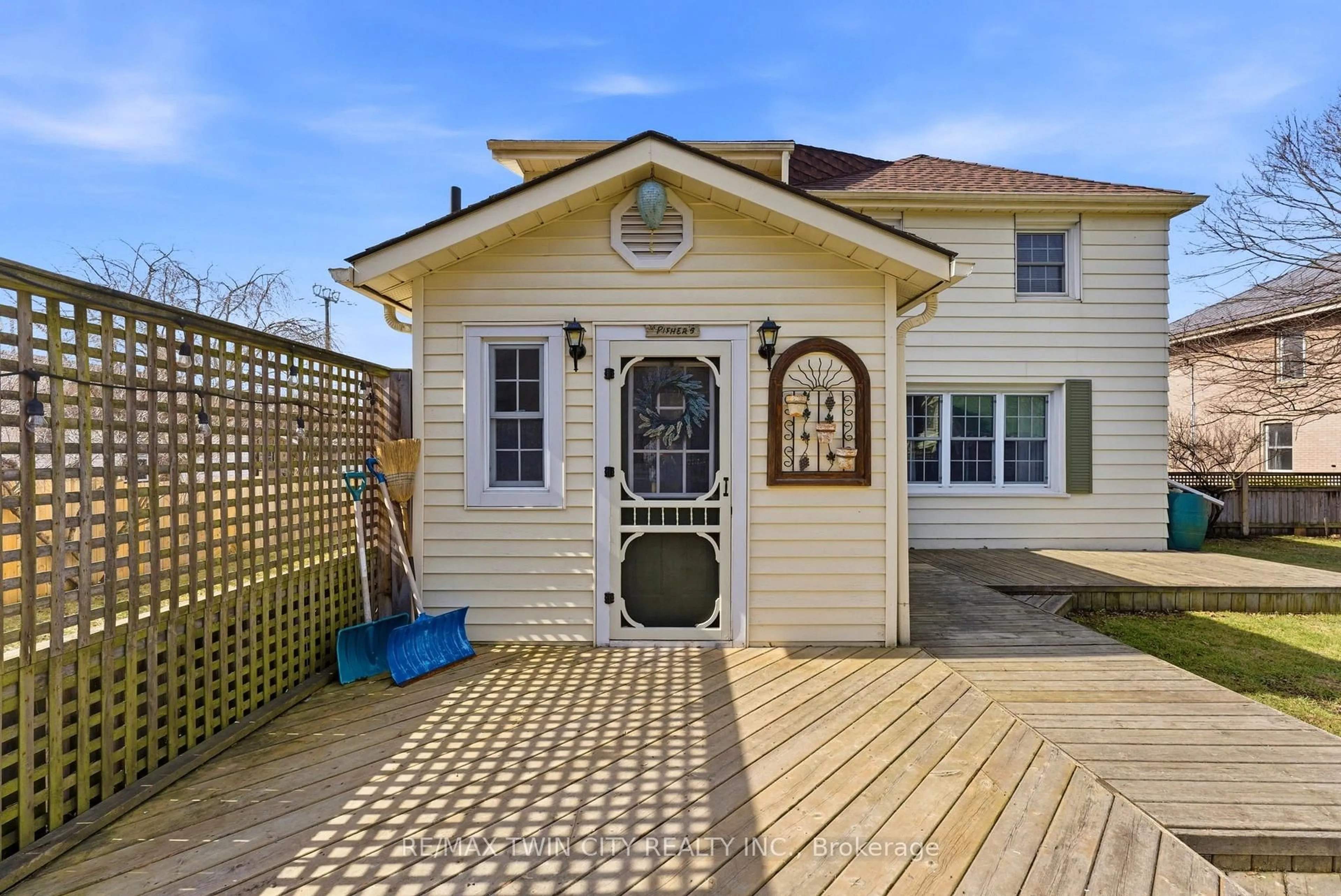 Unknown for 9 Willow St, Brant Ontario N3L 2K5