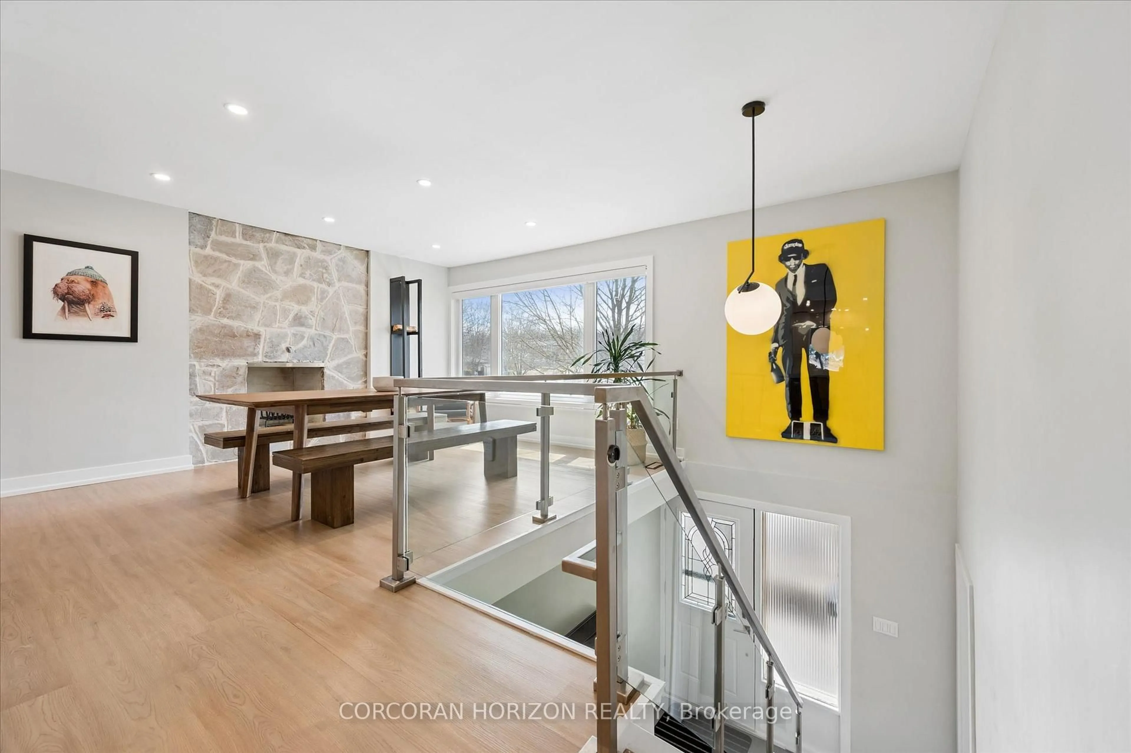 Indoor foyer for 220 Mayfield Ave, Waterloo Ontario N2J 3S5