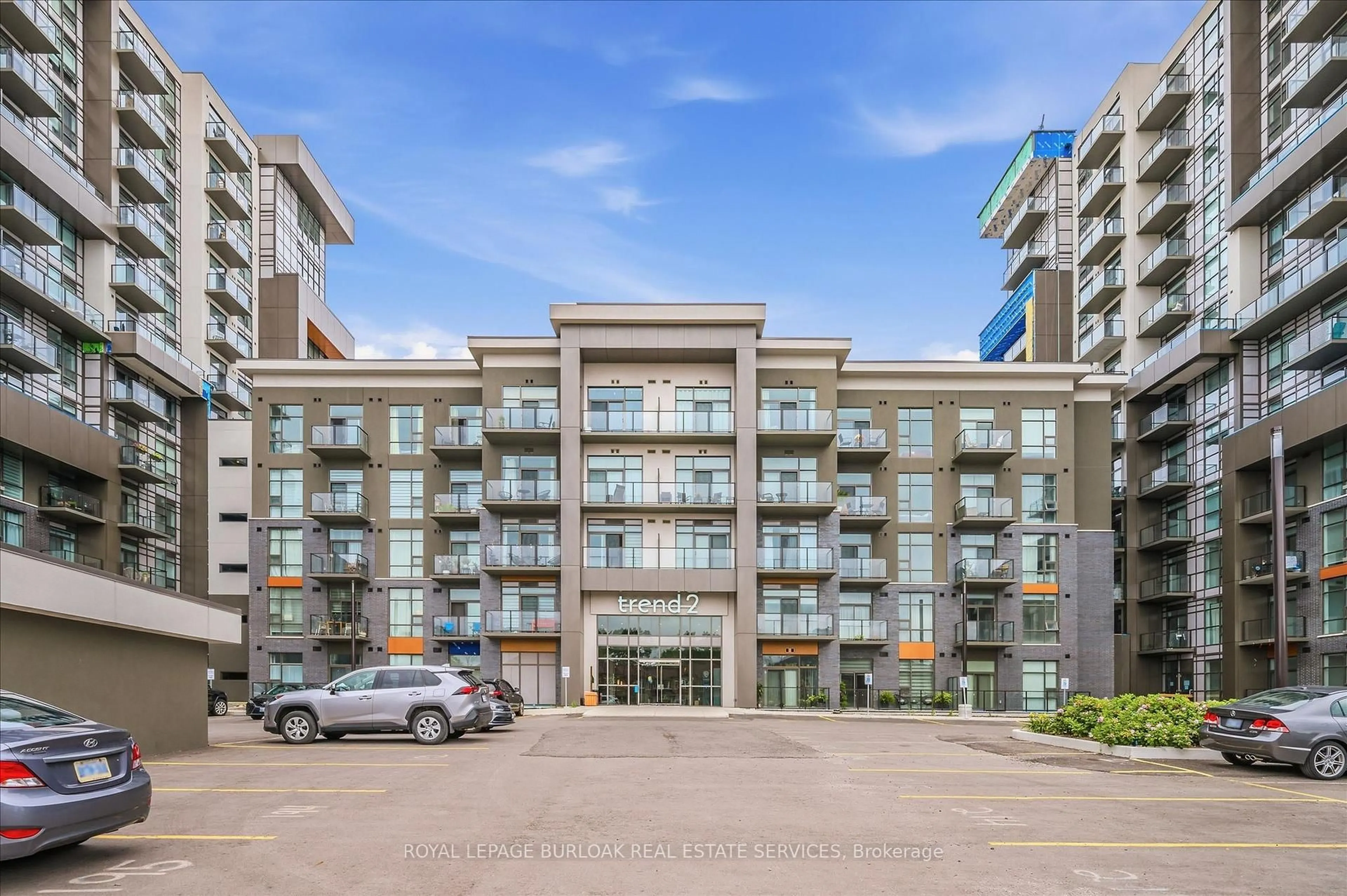 Indoor foyer for 460 Dundas St #1212, Hamilton Ontario L8B 2A5