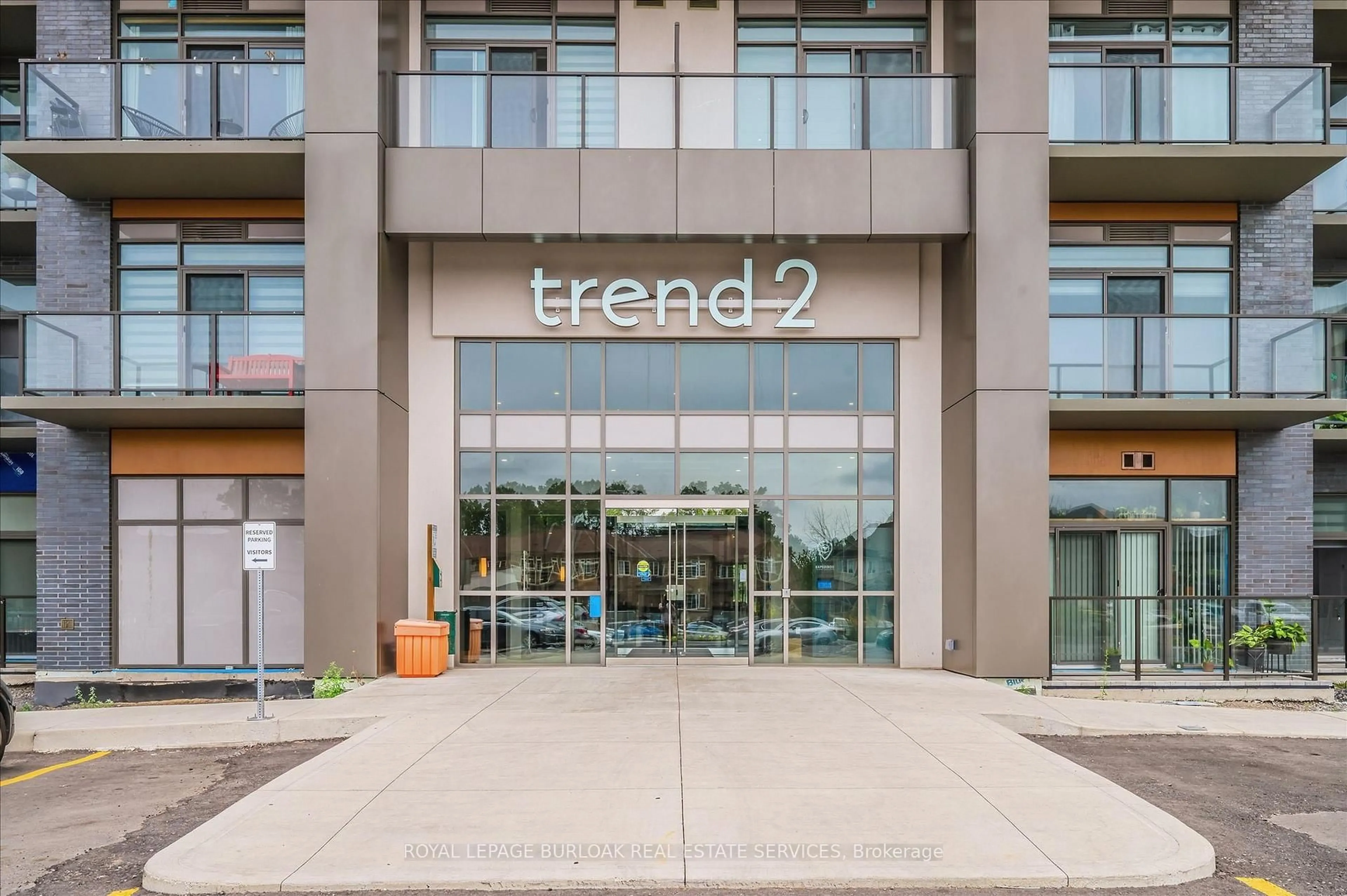 Indoor foyer for 460 Dundas St #1212, Hamilton Ontario L8B 2A5