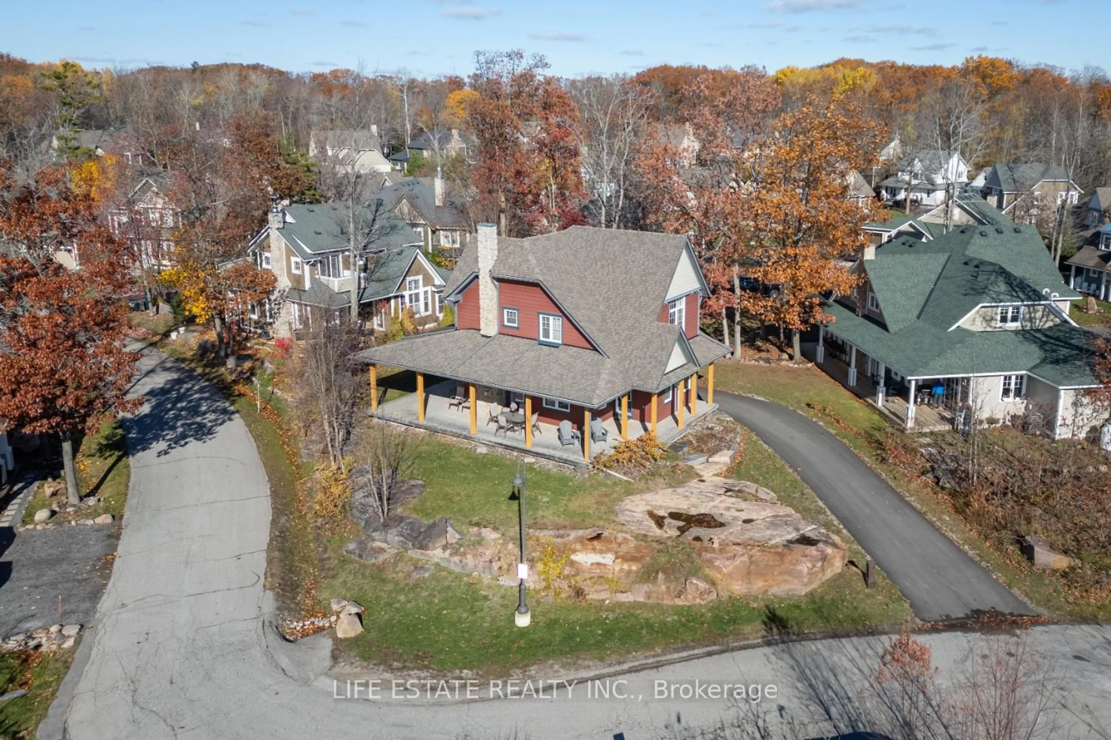 A pic from outside/outdoor area/front of a property/back of a property/a pic from drone, street for 39 Country Tr #20, Georgian Bay Ontario L0K 1S0