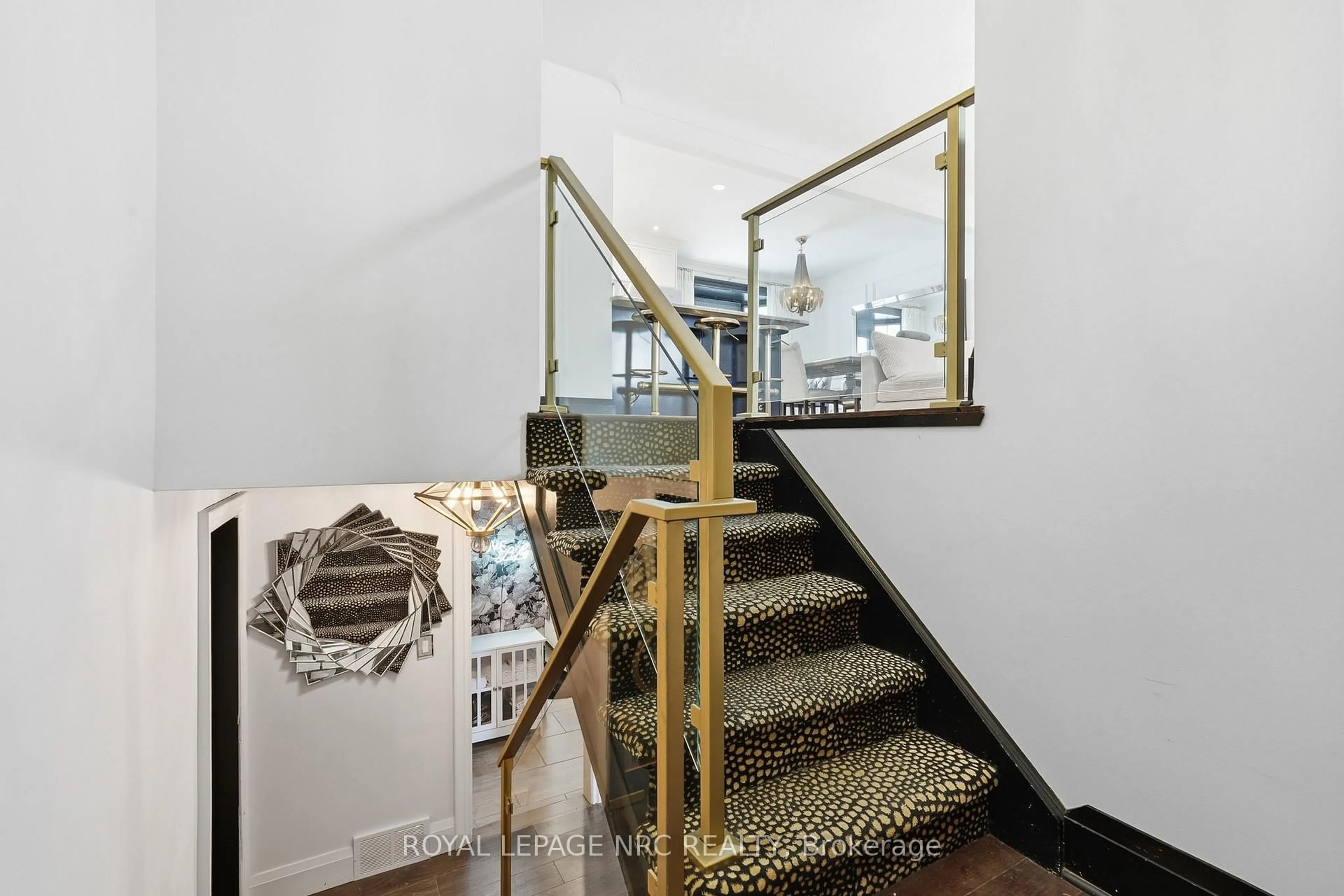 Stairs for 13 Upper Canada Dr, Niagara-on-the-Lake Ontario L0S 1J0