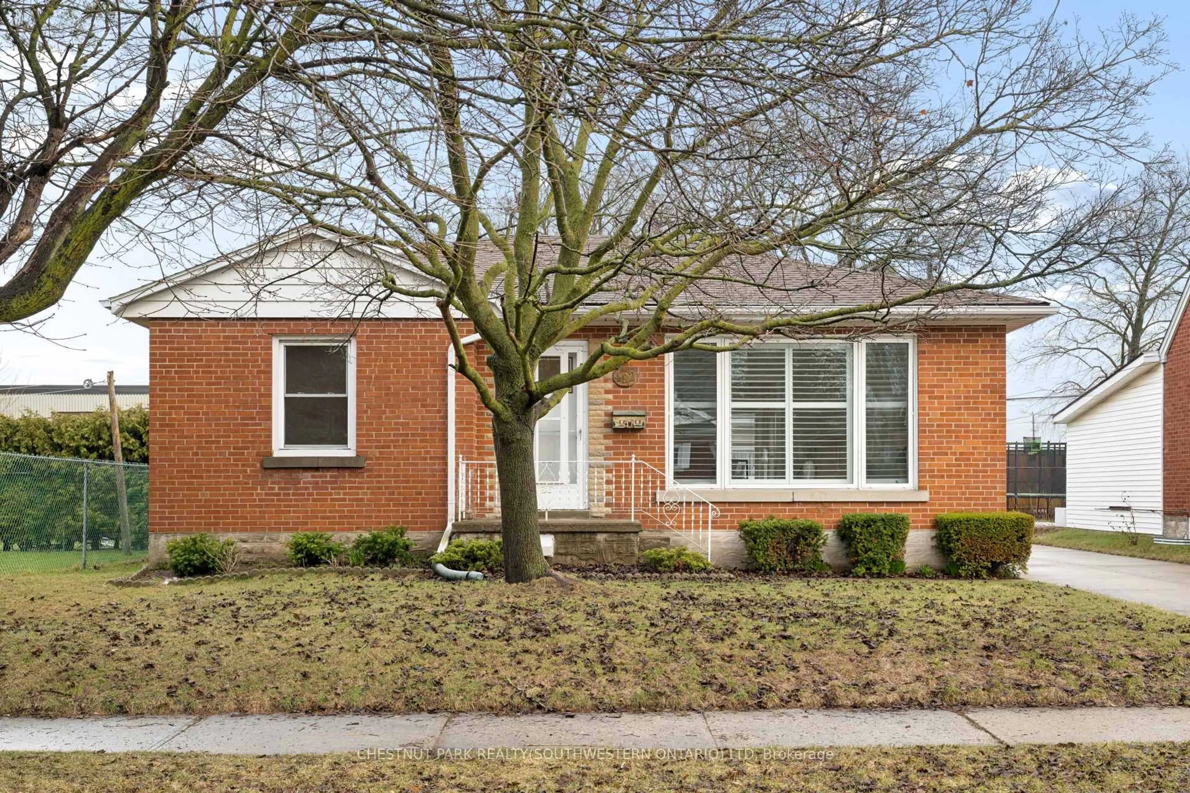 Home with brick exterior material, street for 492 Ephraim St, Kitchener Ontario N2B 2C6