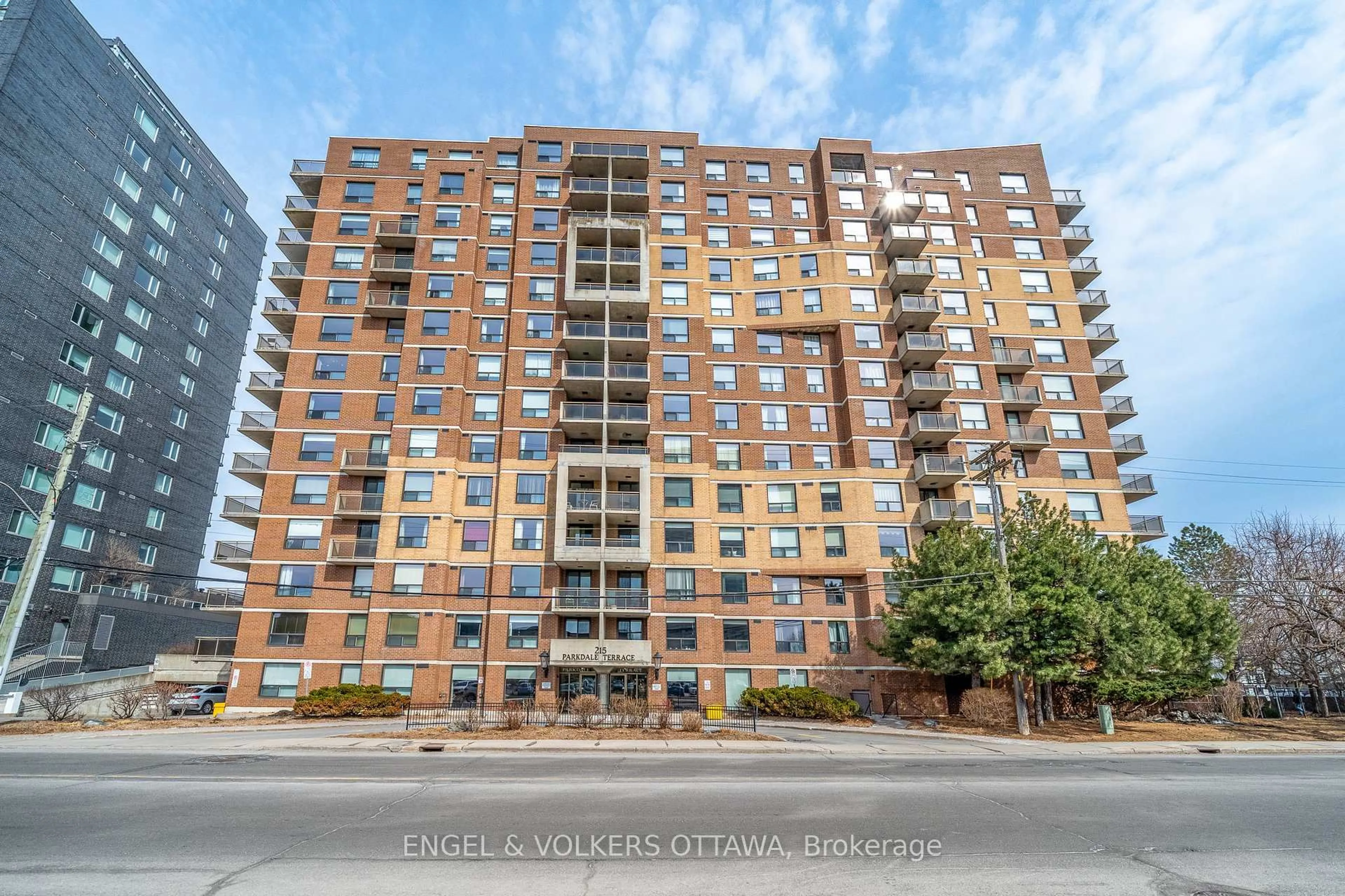 A pic from outside/outdoor area/front of a property/back of a property/a pic from drone, building for 215 Parkdale Ave #609, Ottawa Ontario K1Y 4T8