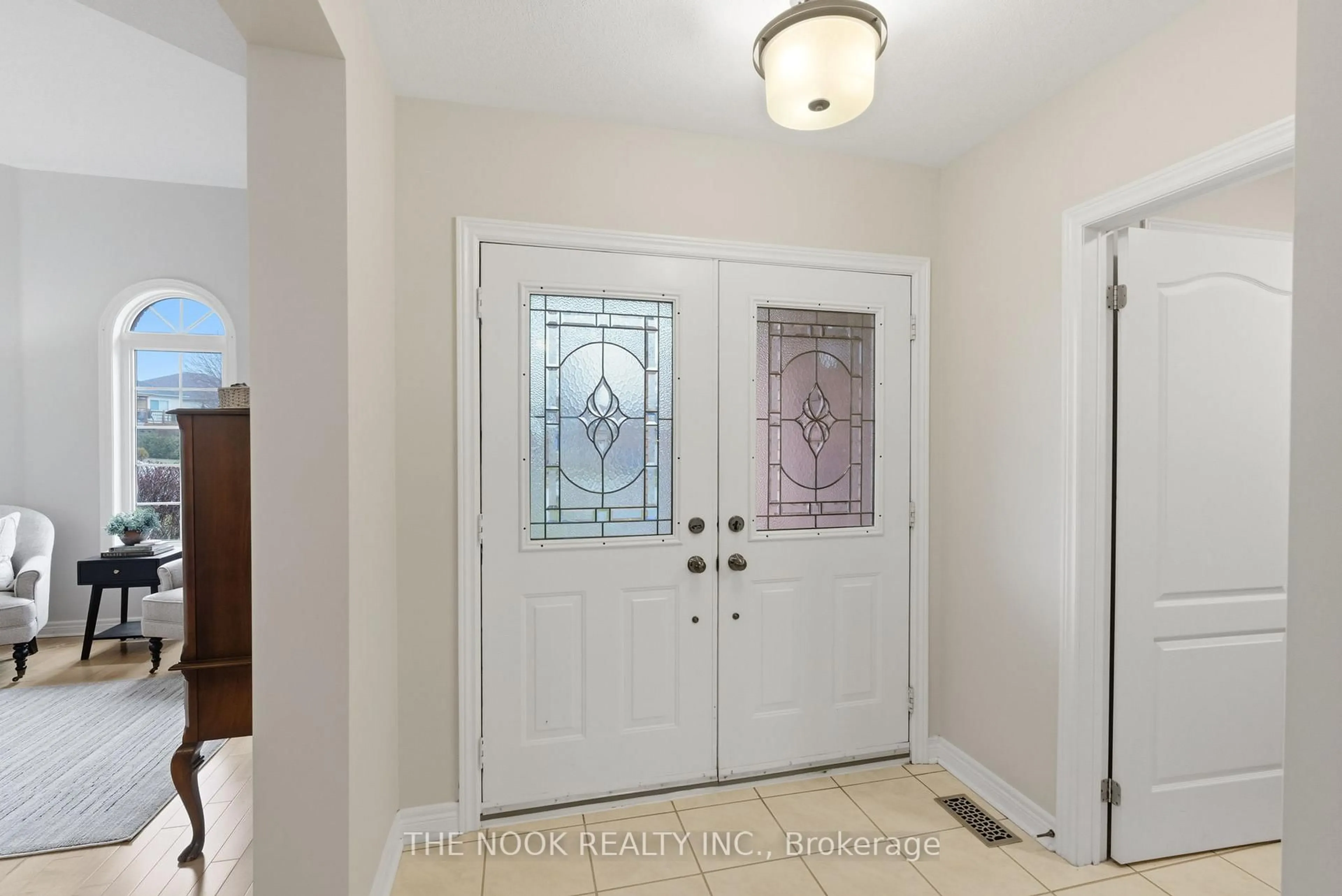 Indoor entryway for 46 Huffman Ave, Port Hope Ontario L1A 4K1