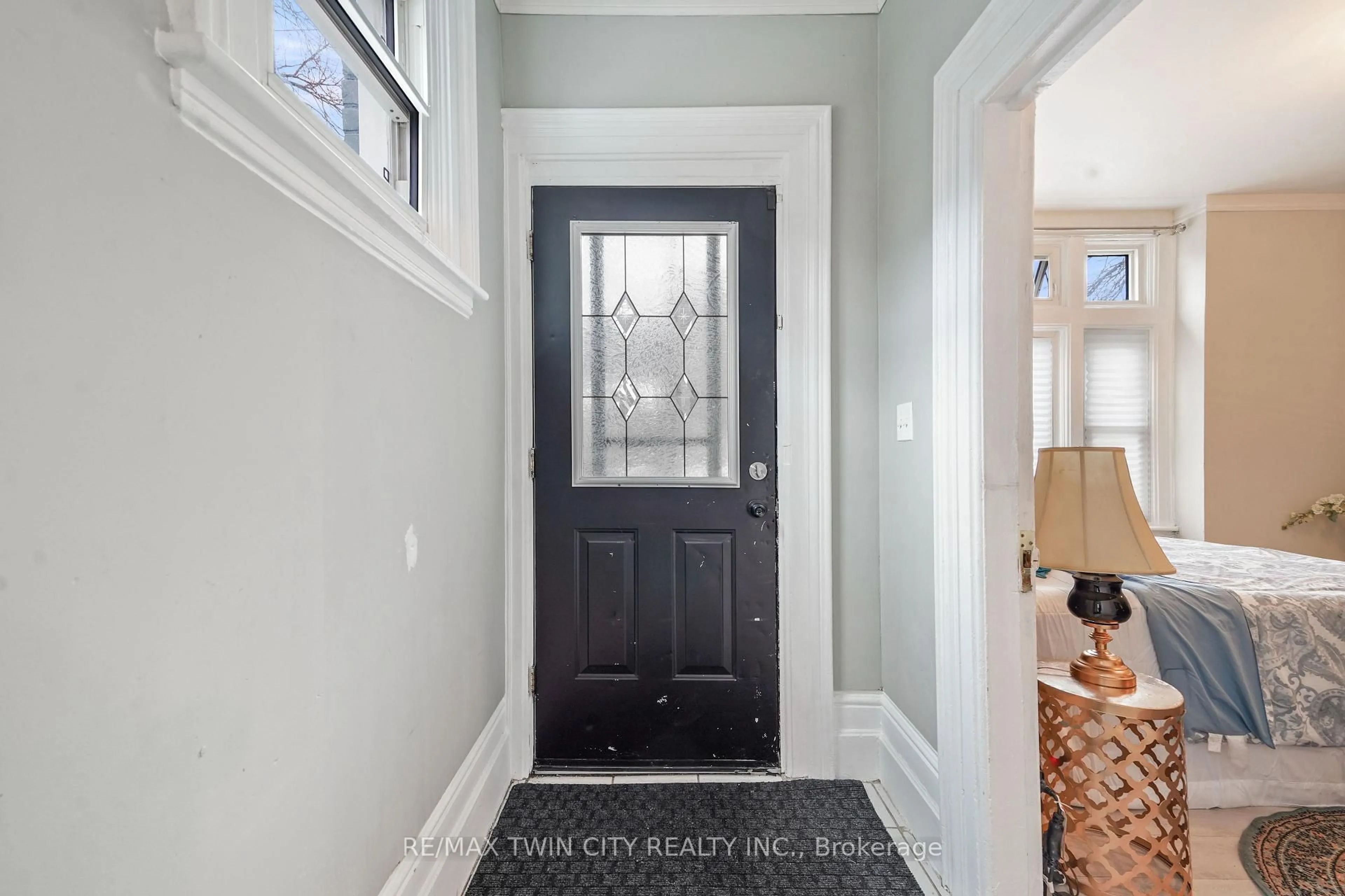 Indoor entryway for 276 Dalhousie St, Brantford Ontario N3S 3V3