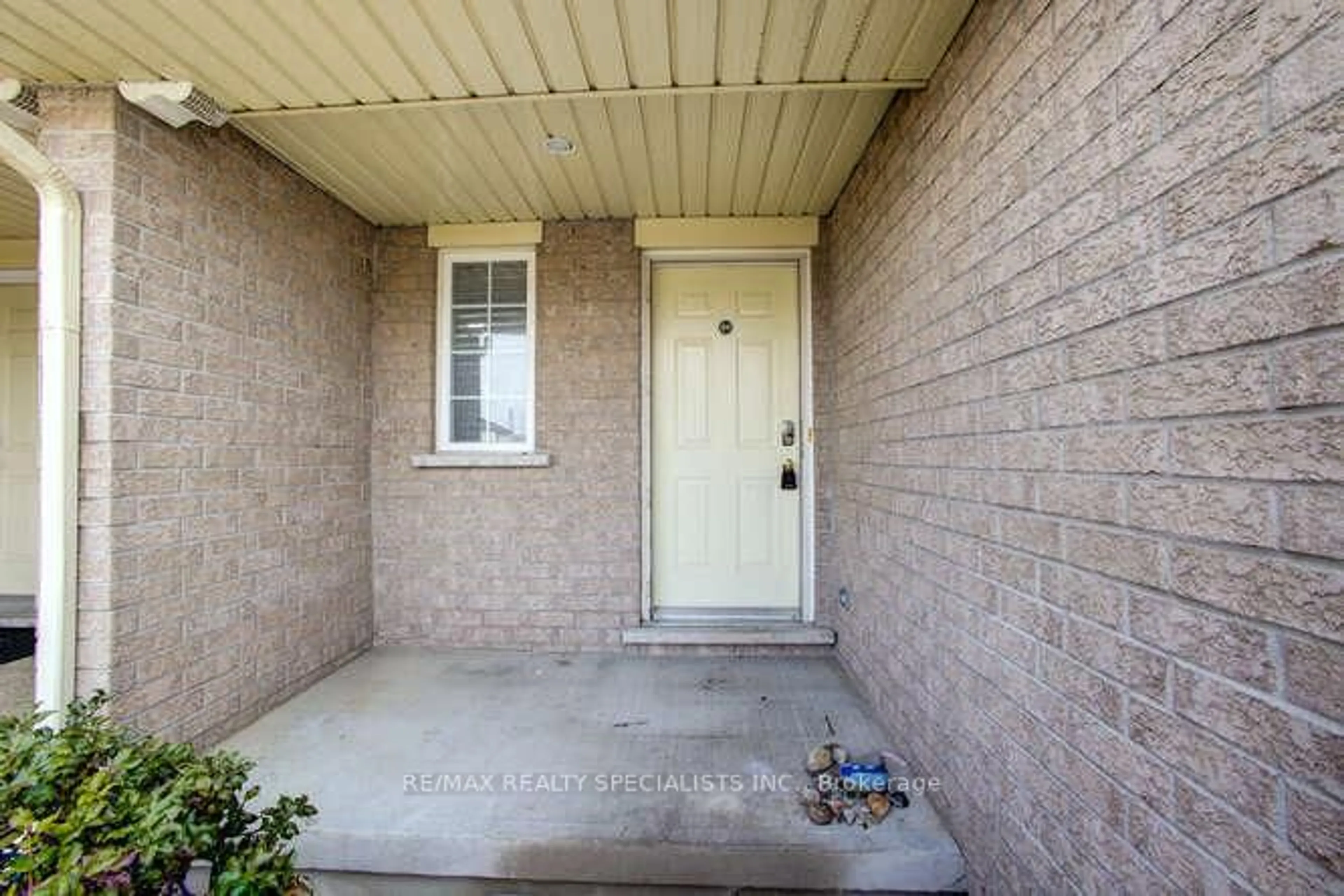 Indoor entryway for 213 Britton Pl, Kitchener Ontario N2C 2T3